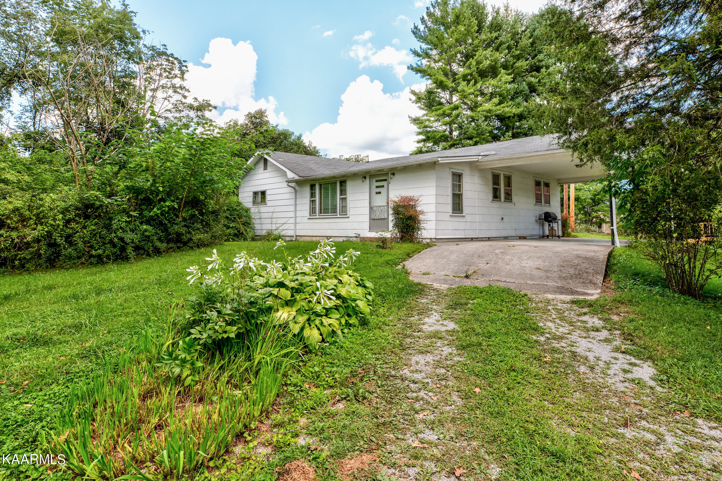 116 Sealanders Lane, LaFollette