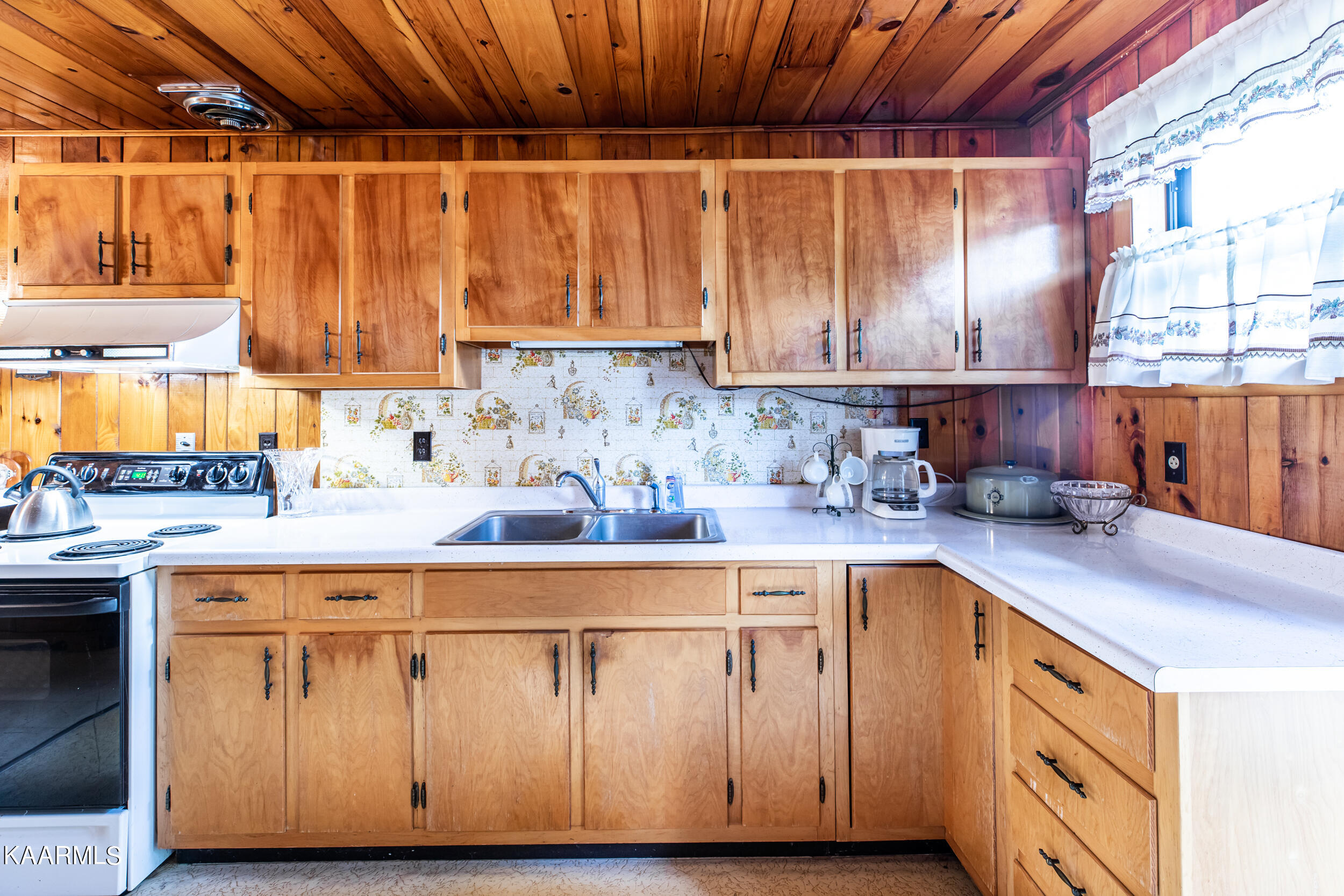 116 Sealanders Lane, LaFollette