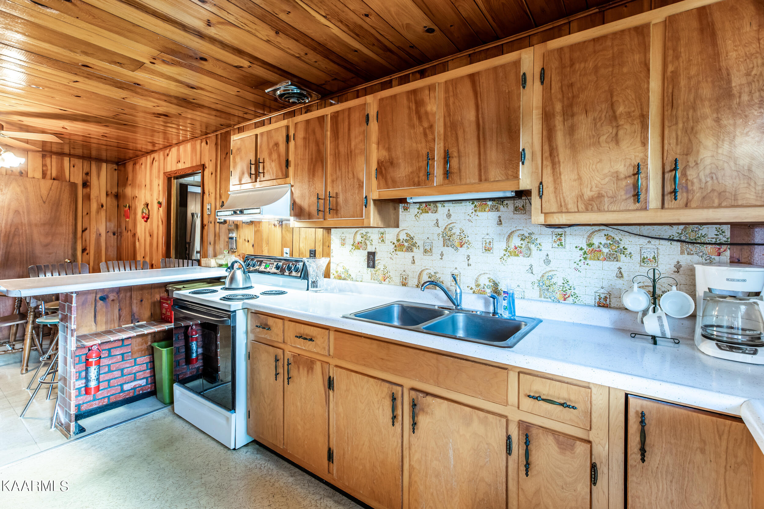 116 Sealanders Lane, LaFollette