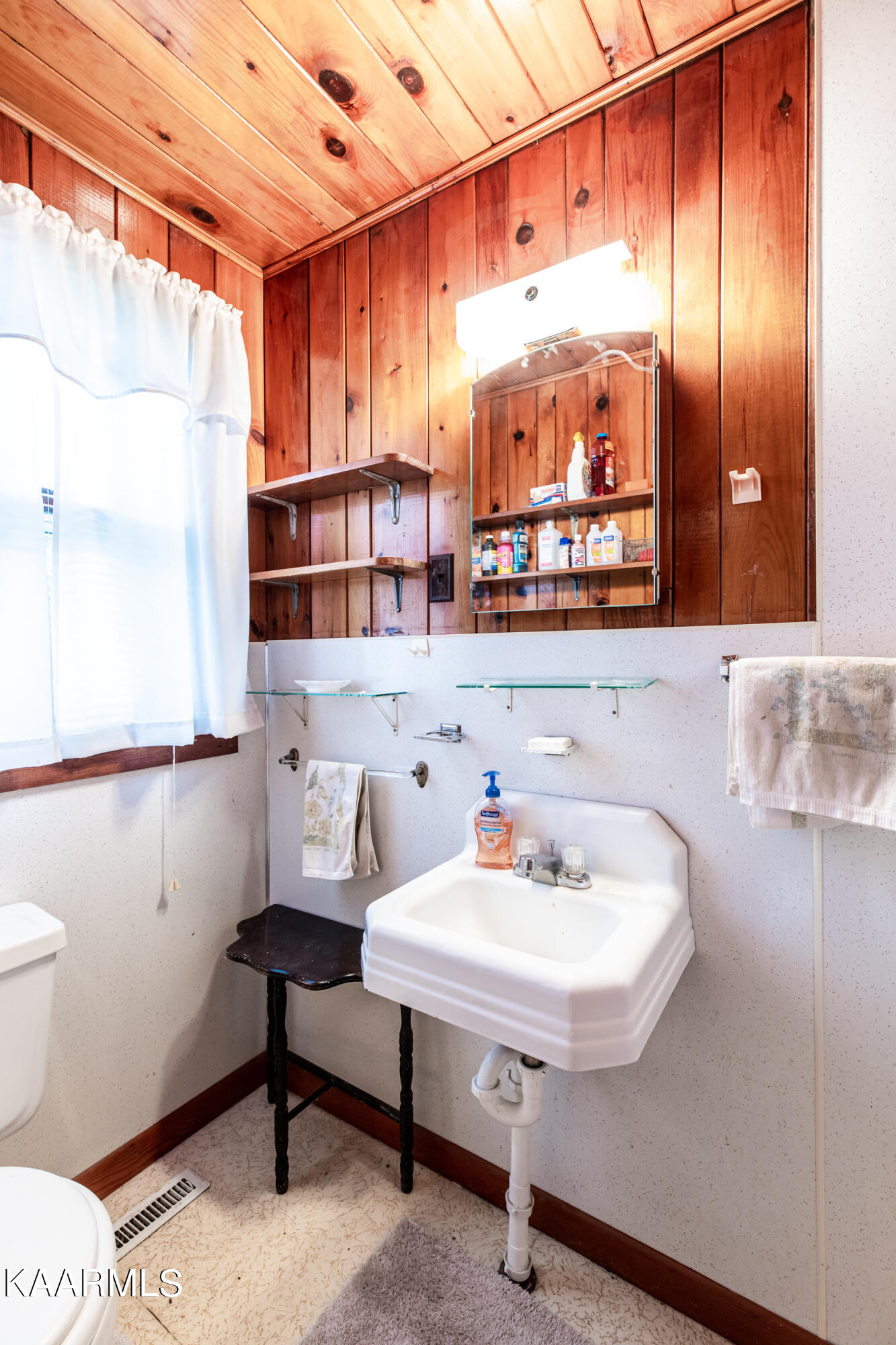 116 Sealanders Lane, LaFollette