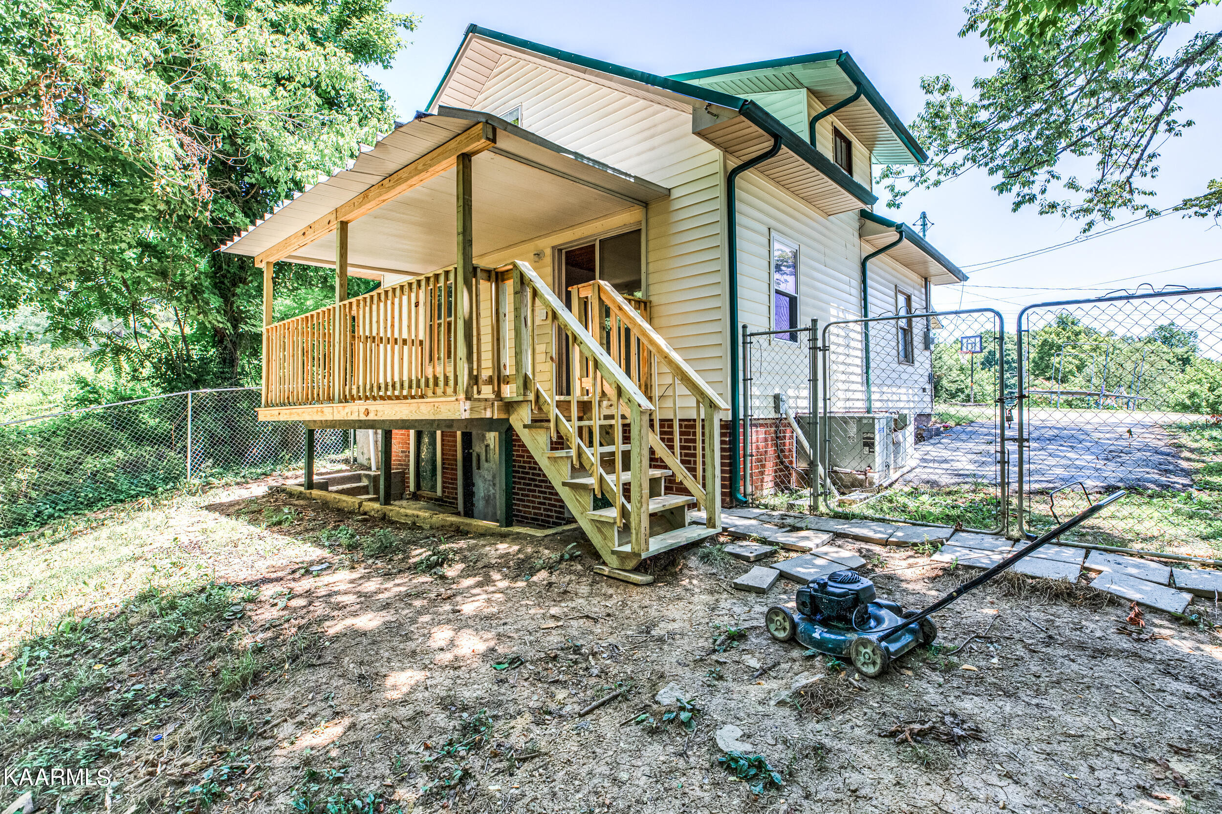 136 Bently Lane, LaFollette