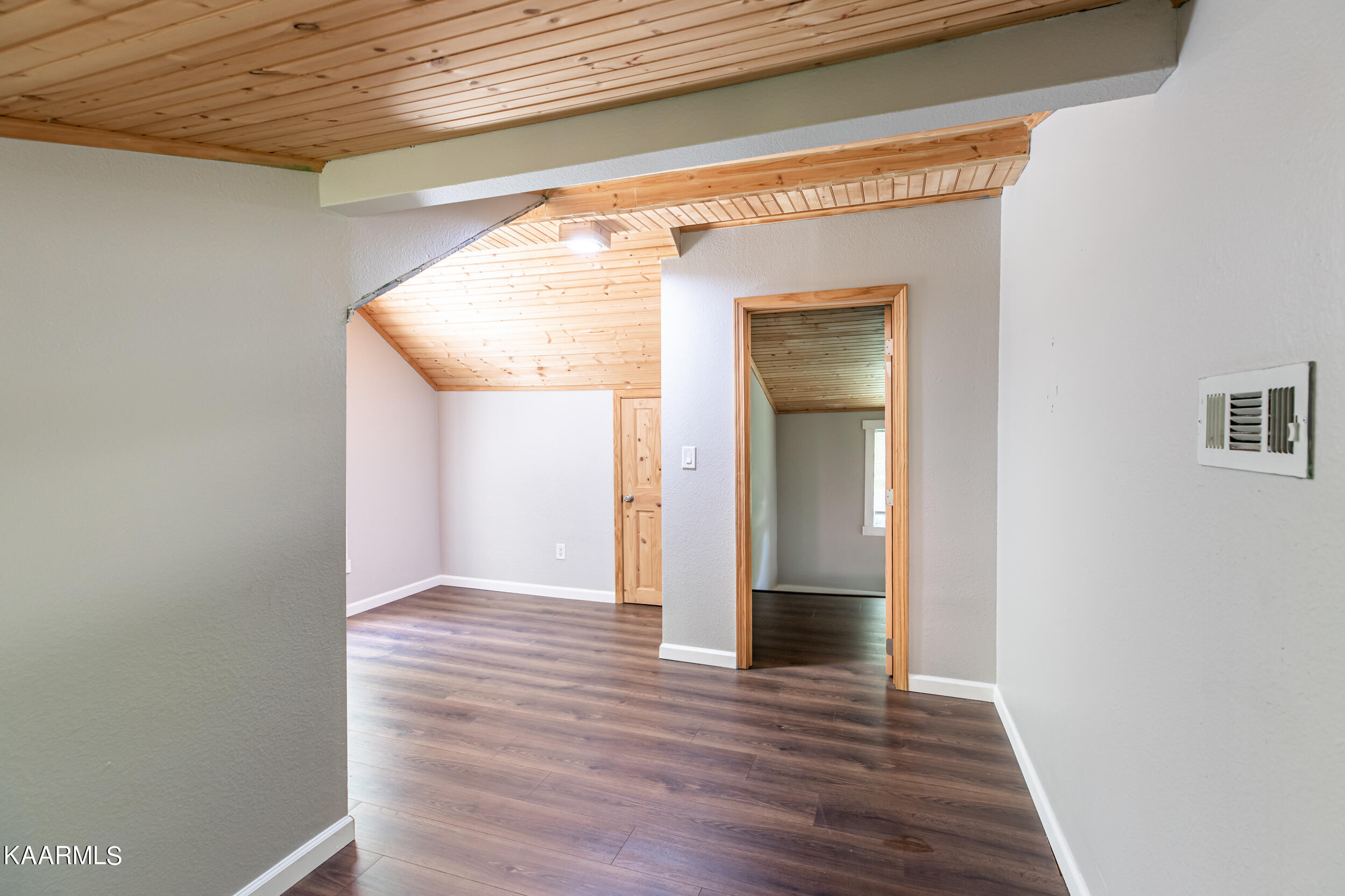 136 Bently Lane, LaFollette