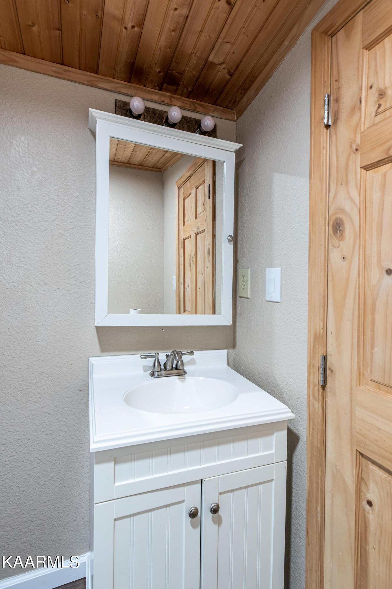 136 Bently Lane, LaFollette