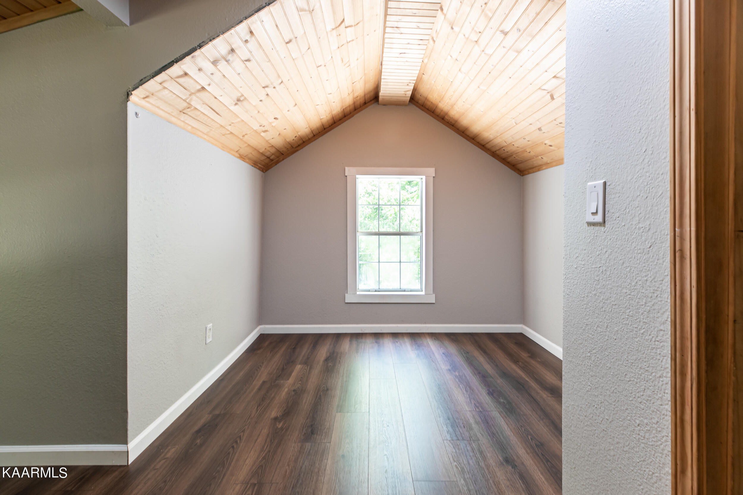 136 Bently Lane, LaFollette