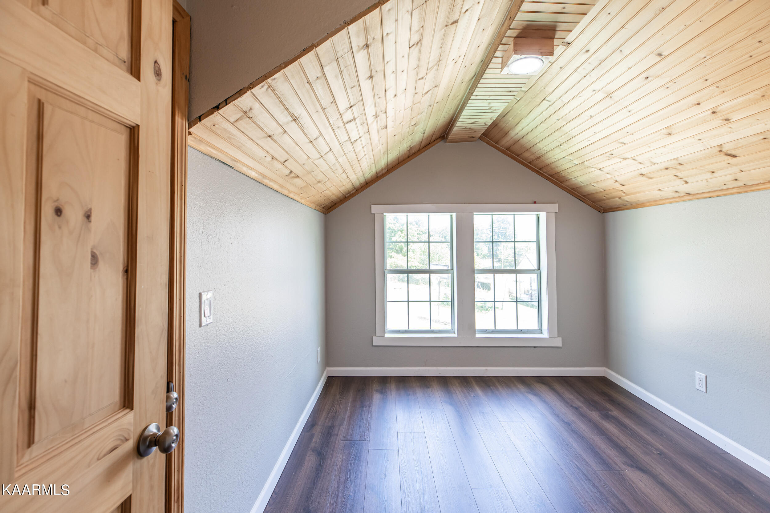 136 Bently Lane, LaFollette