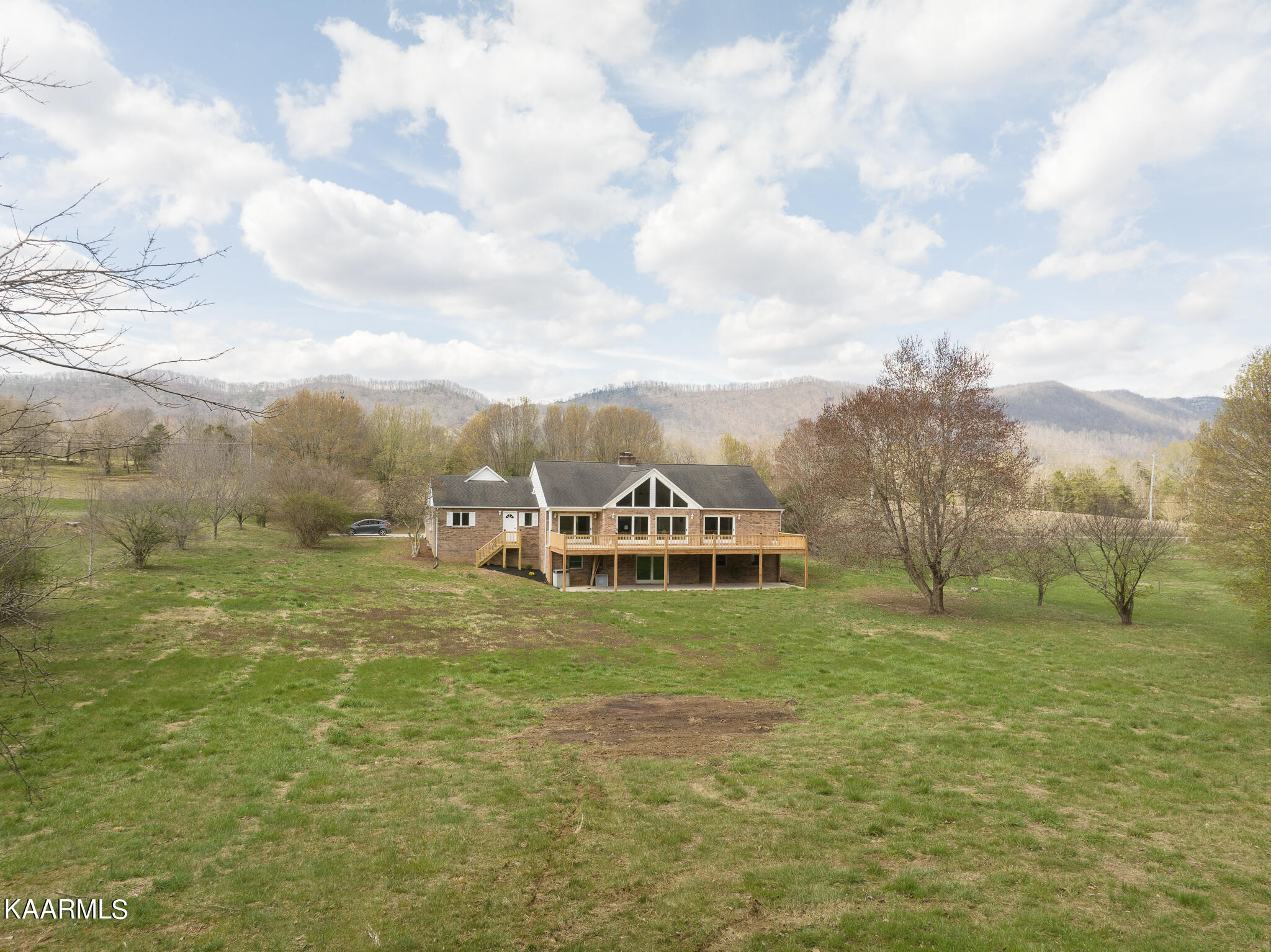 326 Middlesboro Rd, LaFollette