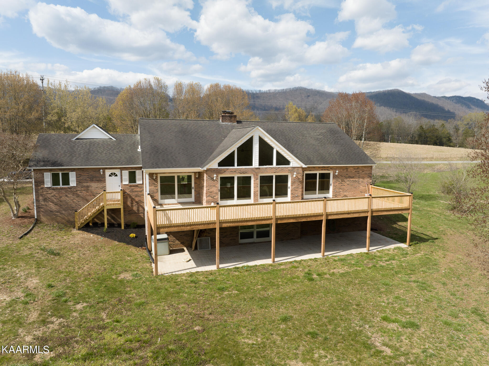 326 Middlesboro Rd, LaFollette
