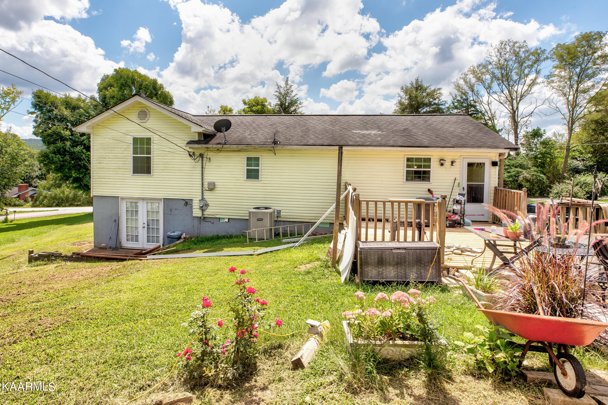 297 Lake Shore Lane, LaFollette