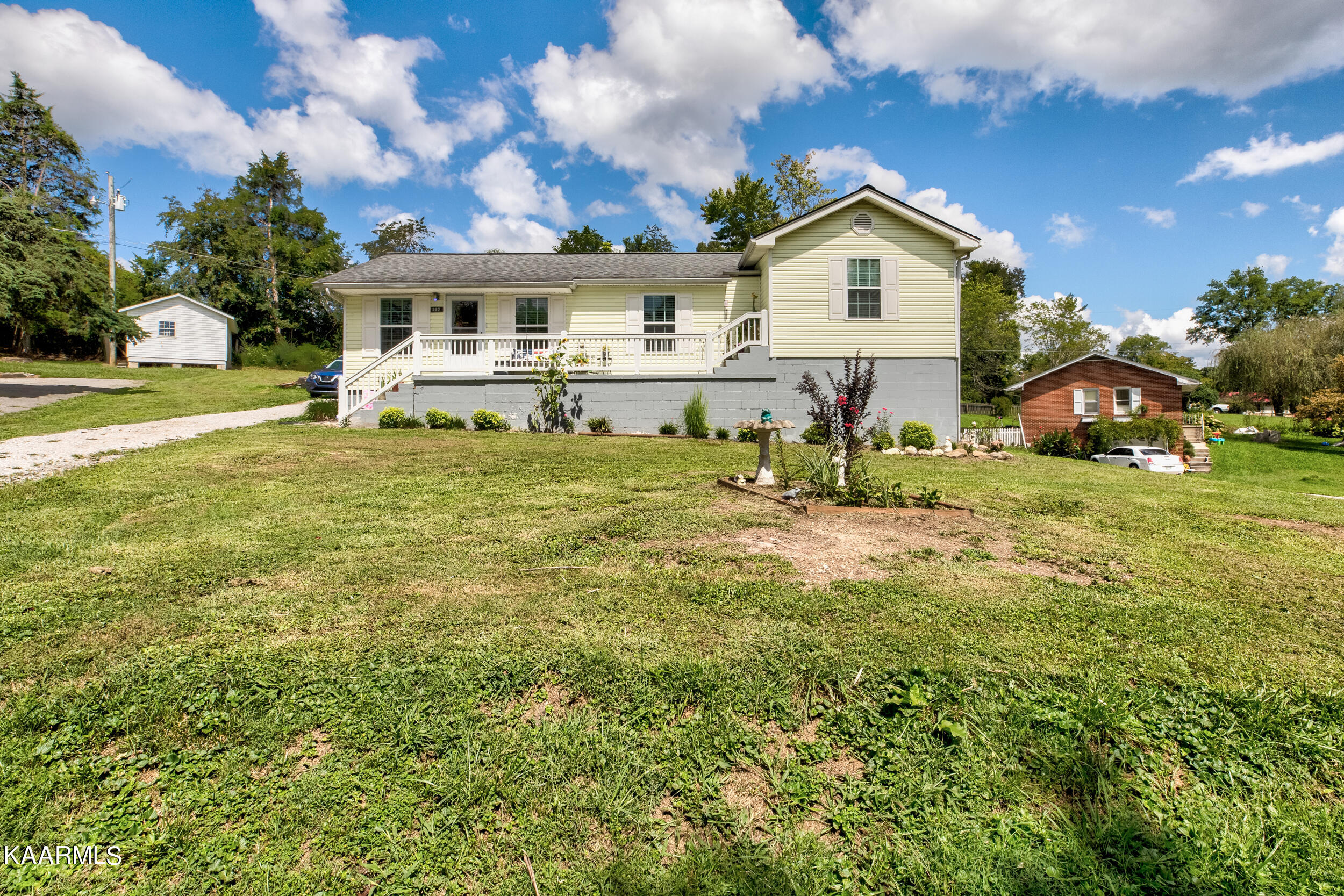 297 Lake Shore Lane, LaFollette