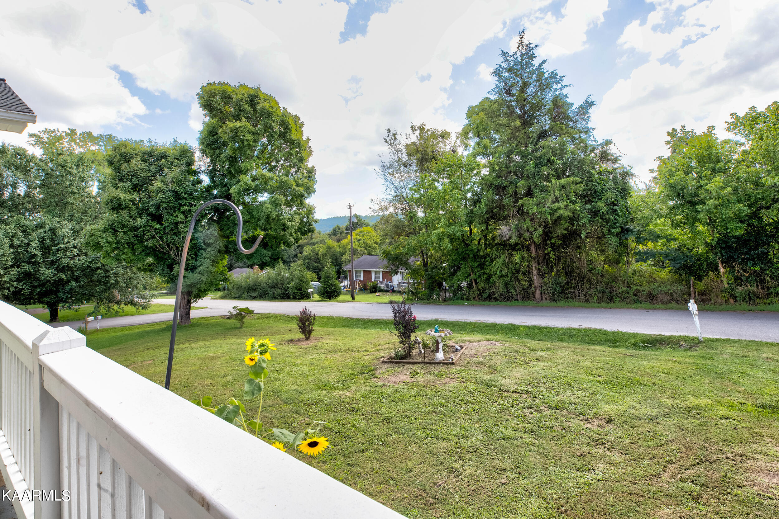 297 Lake Shore Lane, LaFollette