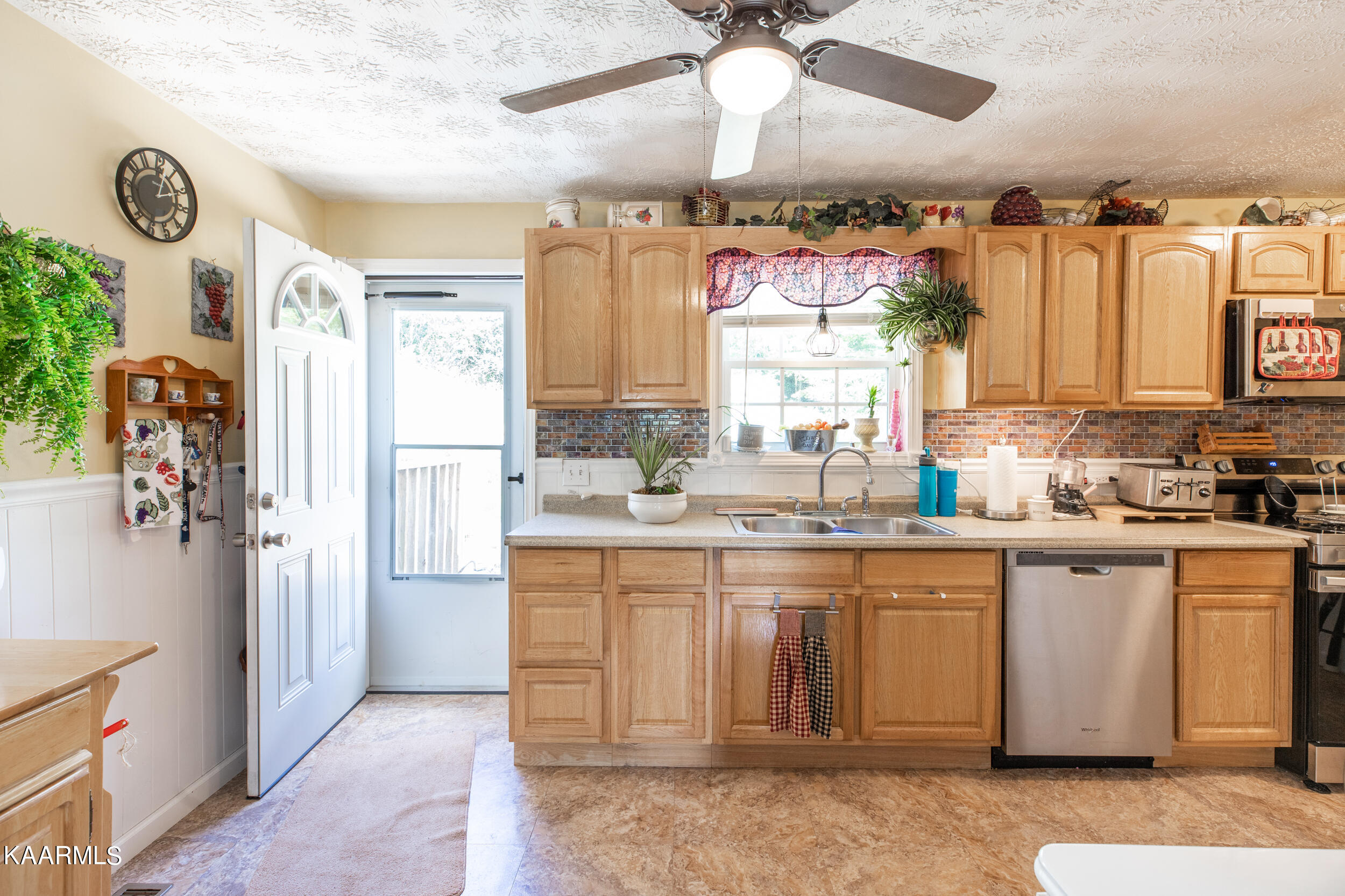 297 Lake Shore Lane, LaFollette