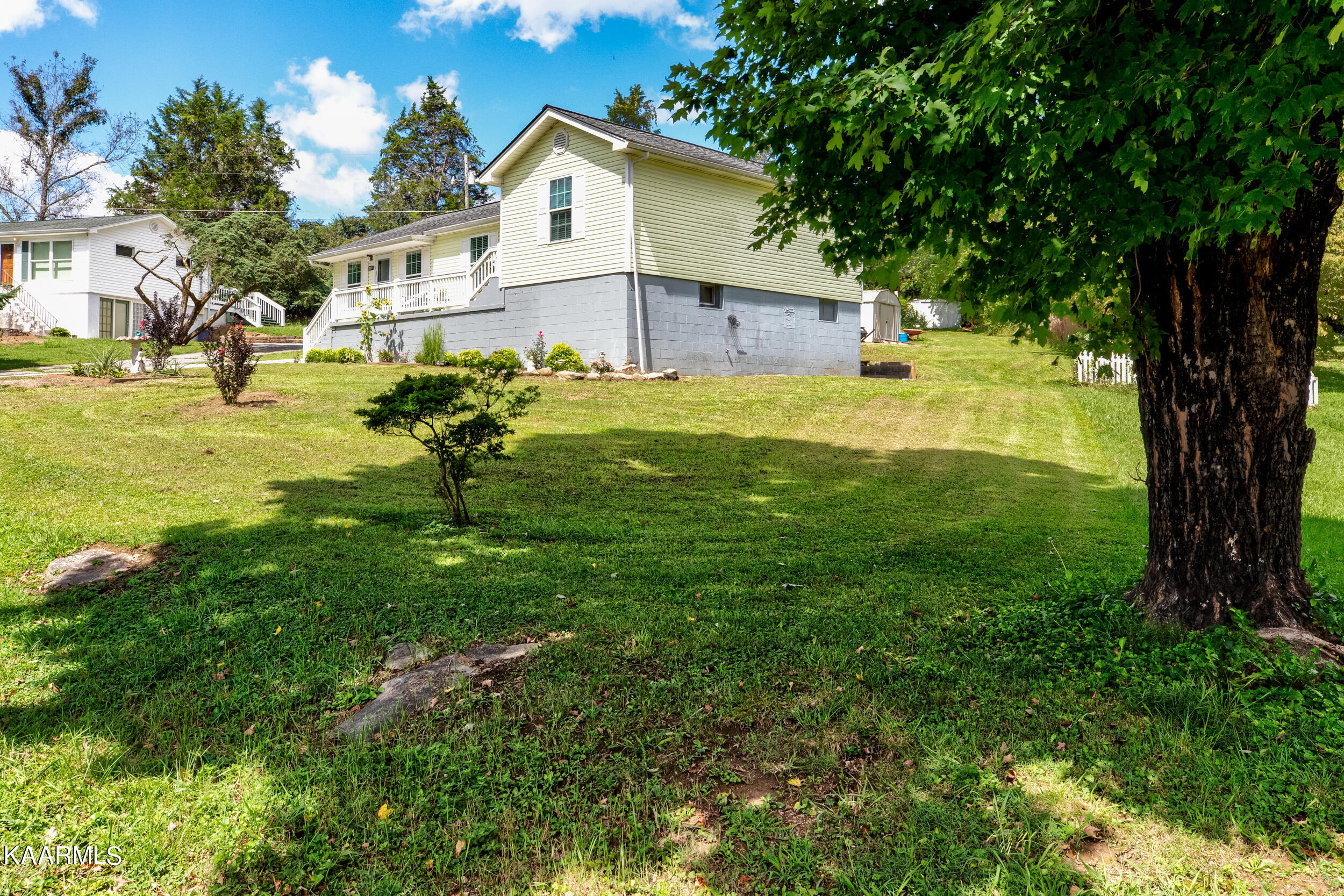 297 Lake Shore Lane, LaFollette