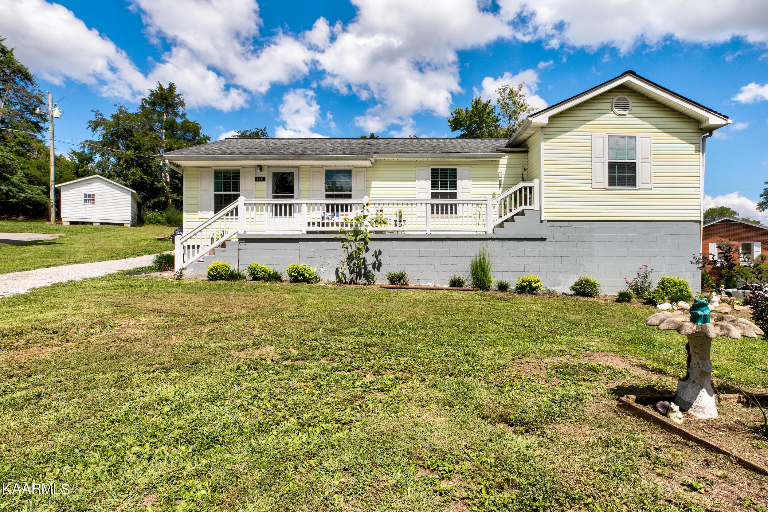 297 Lake Shore Lane, LaFollette