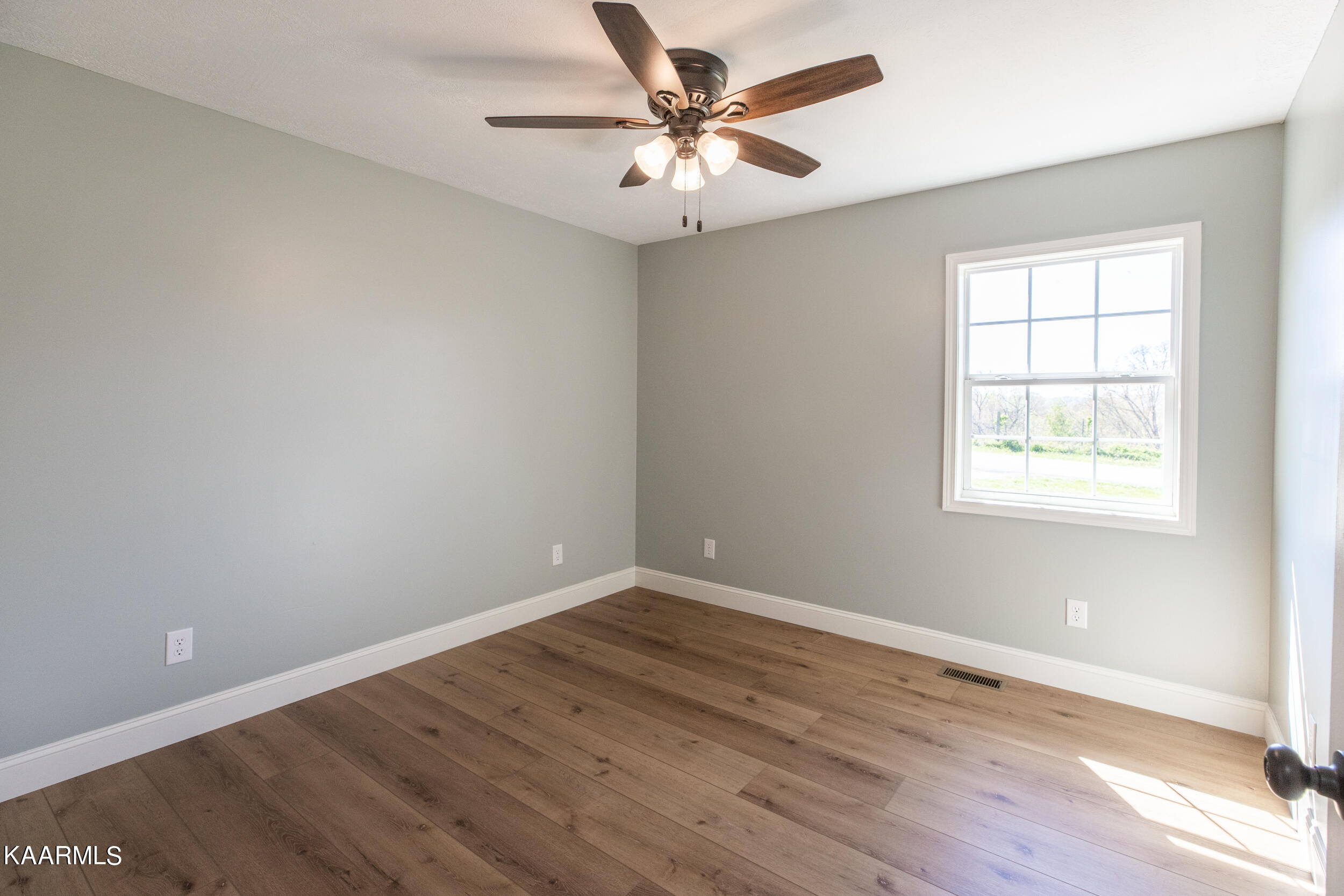 768 Coolidge Rd, LaFollette