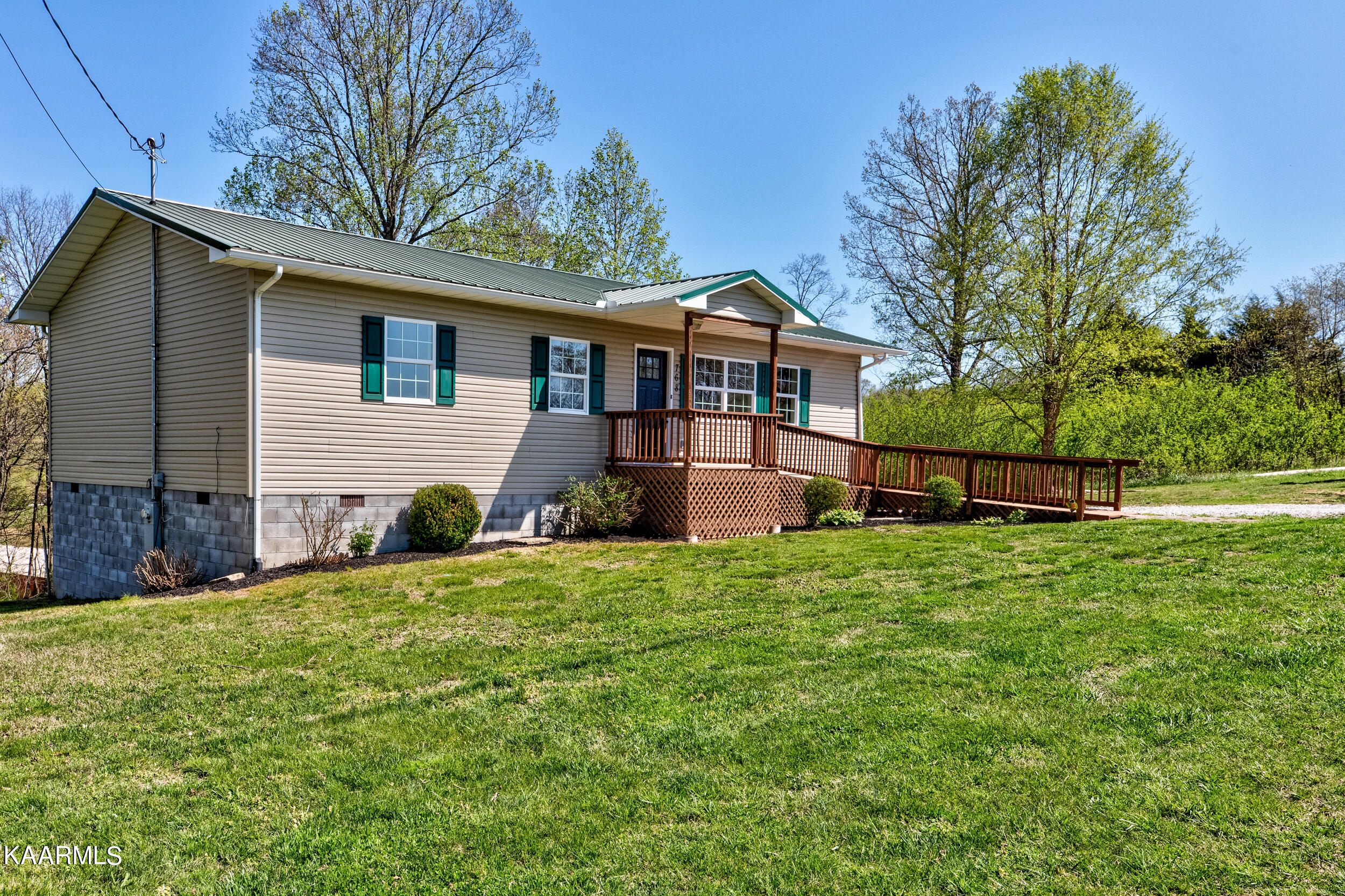768 Coolidge Rd, LaFollette