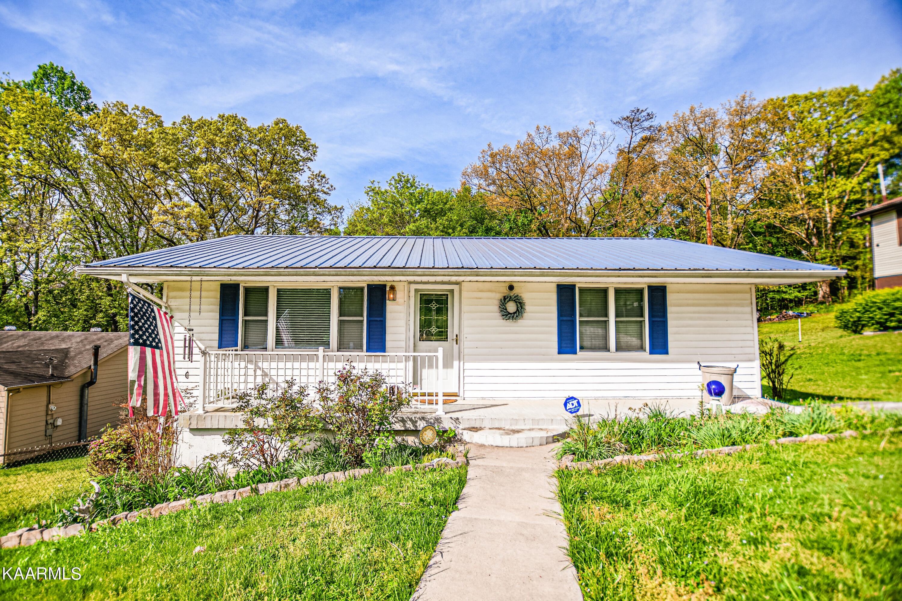 808 S 17th St, LaFollette