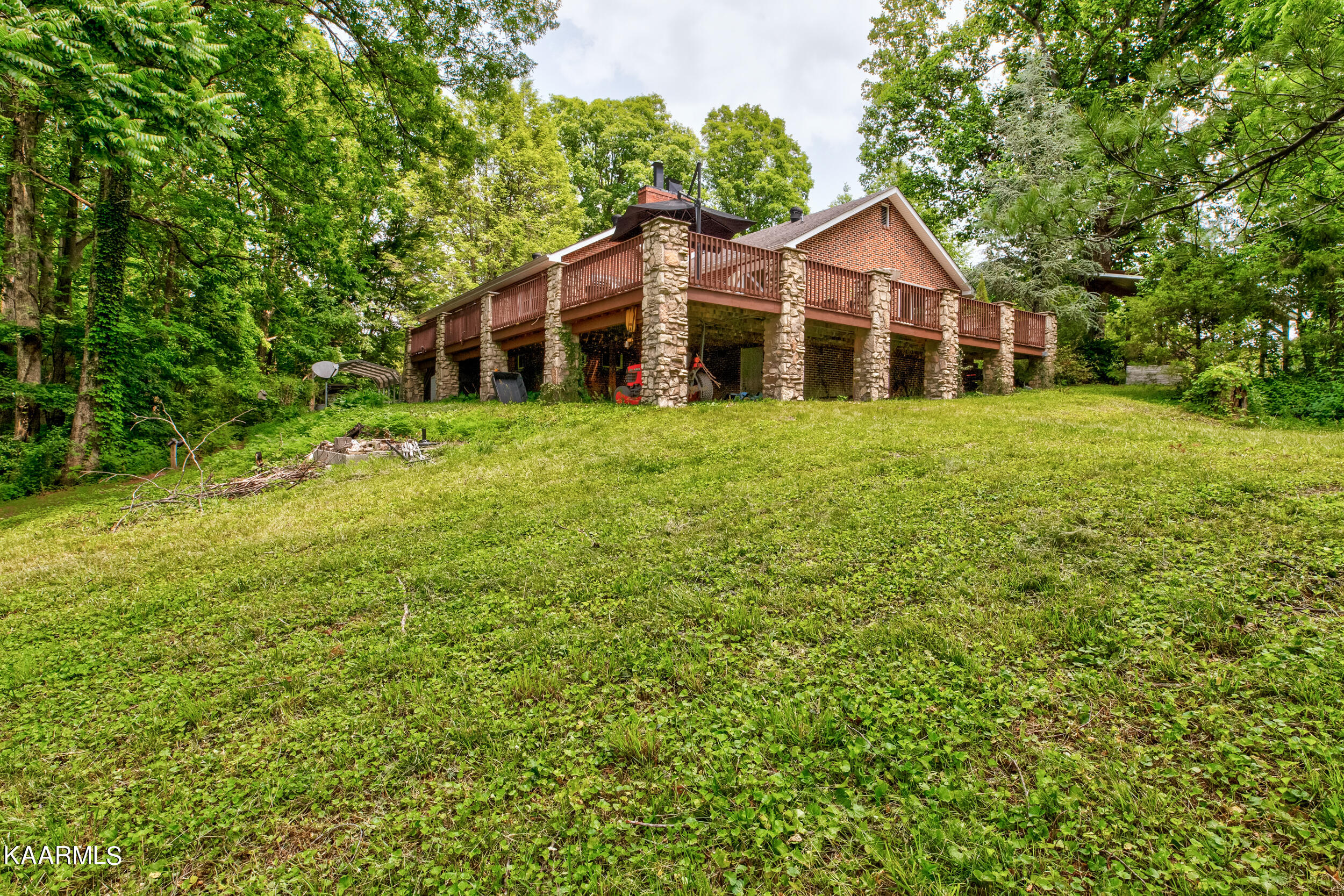 219 King Lane, LaFollette