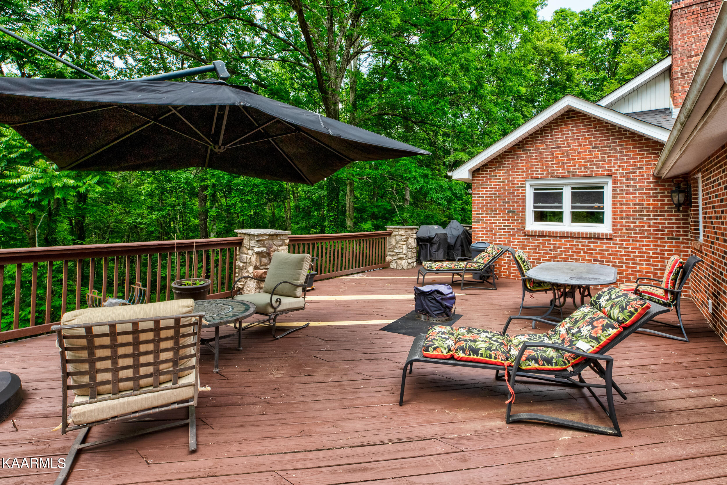 219 King Lane, LaFollette