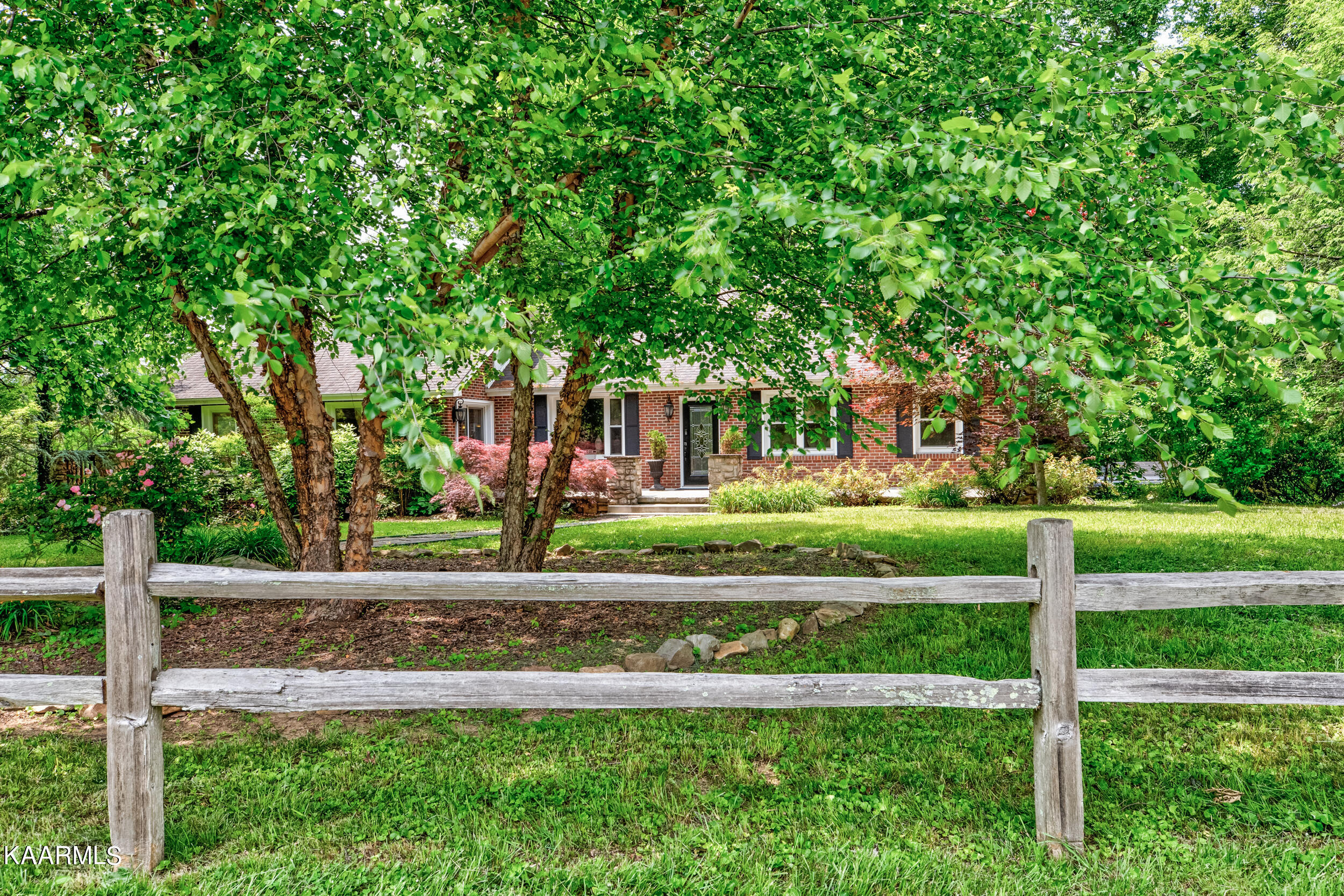 219 King Lane, LaFollette