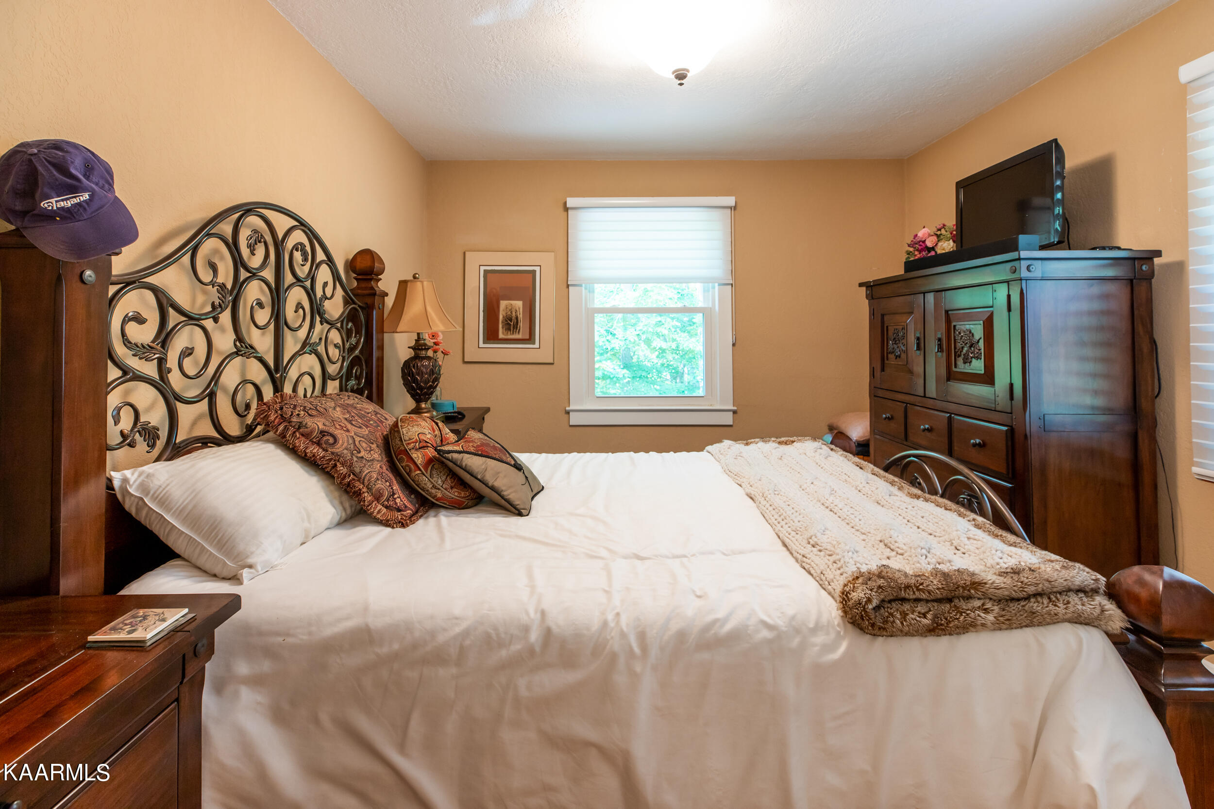 219 King Lane, LaFollette