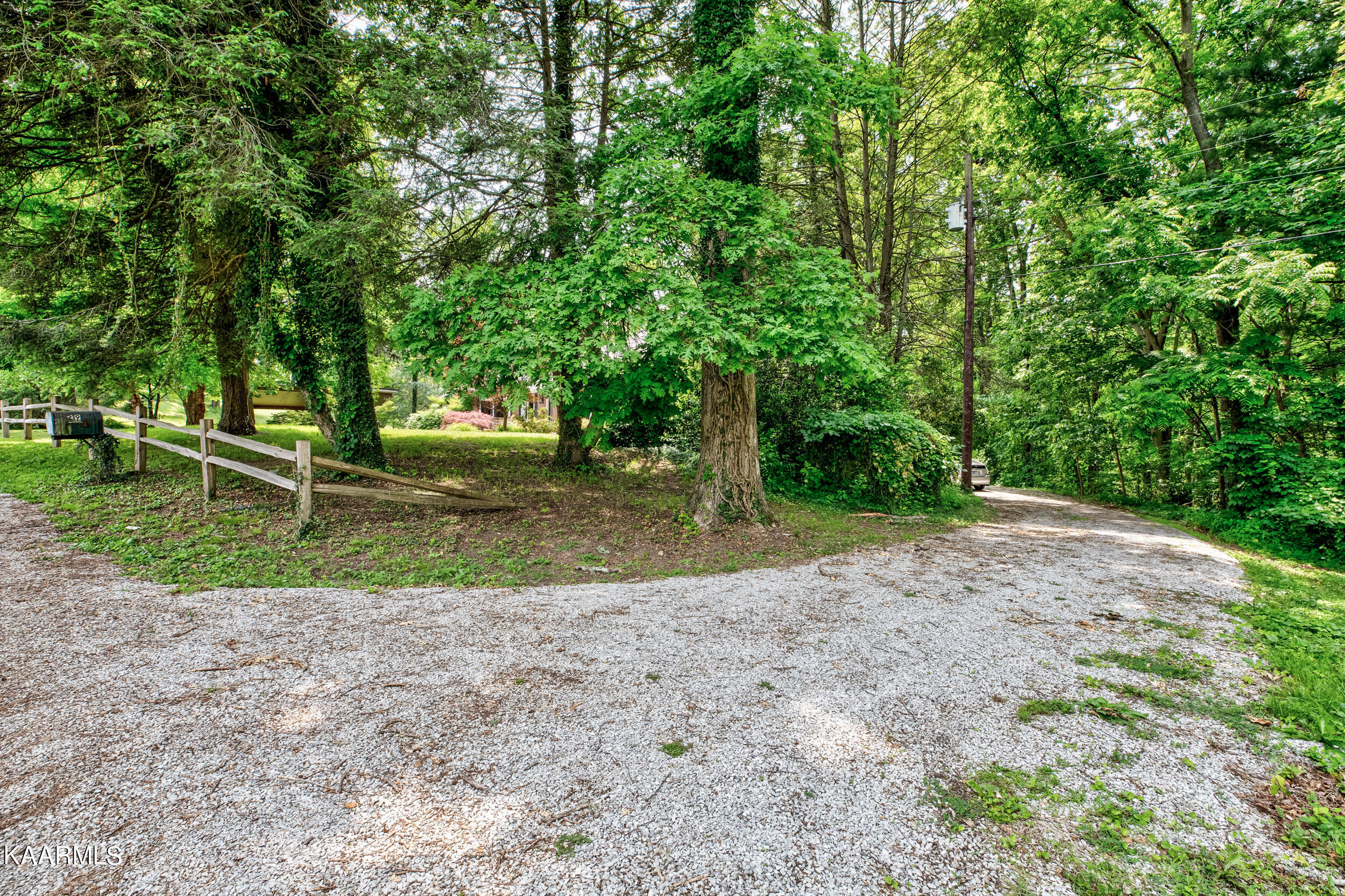 219 King Lane, LaFollette