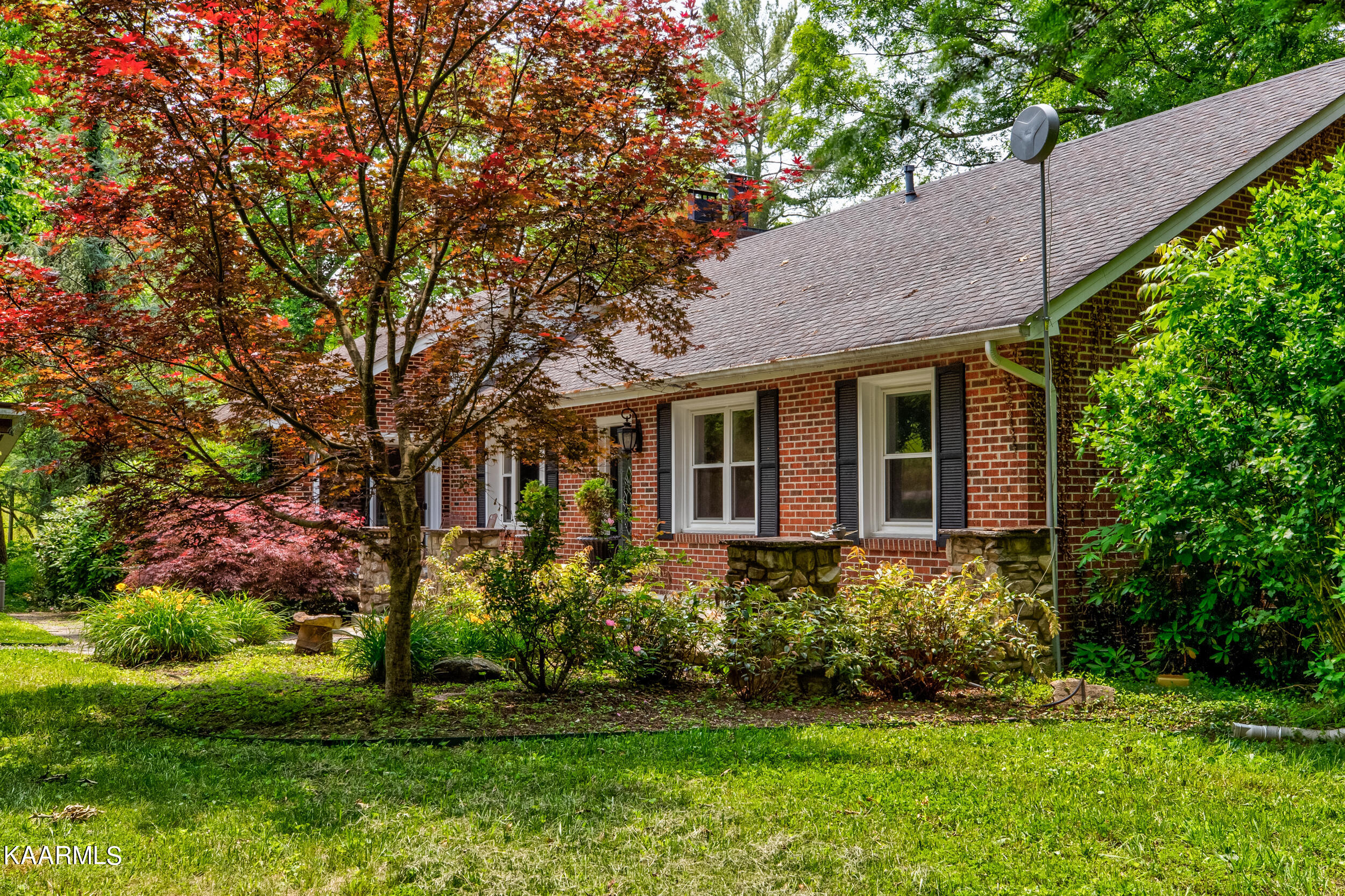 219 King Lane, LaFollette