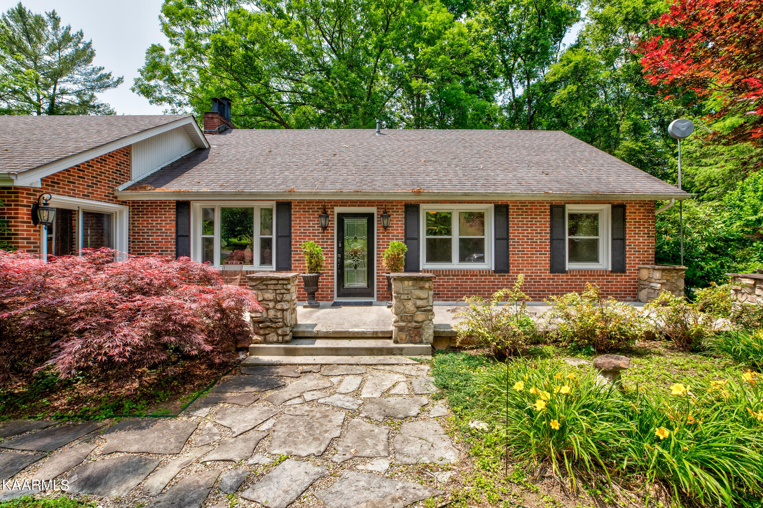 219 King Lane, LaFollette