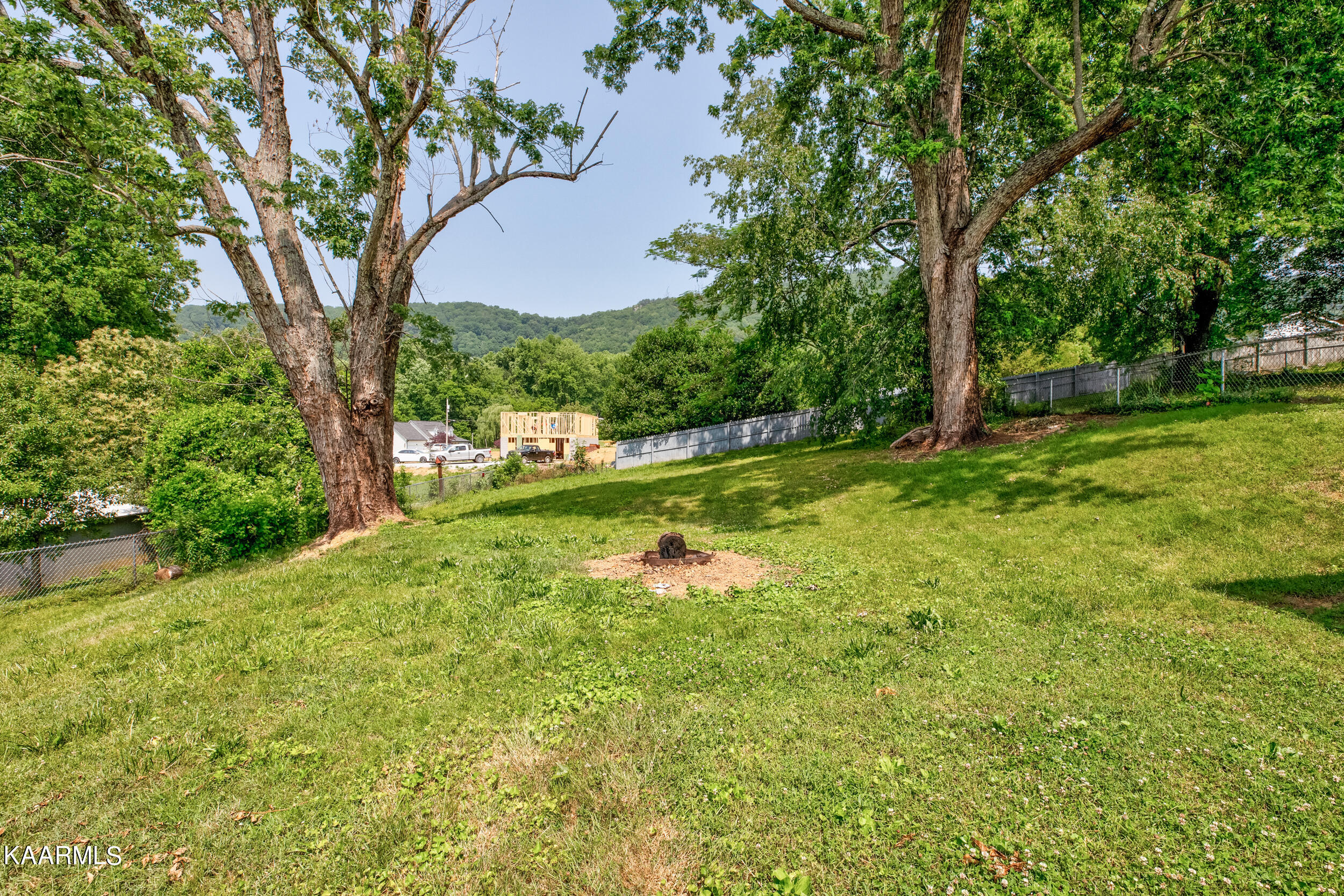 1114 W Walden St, LaFollette