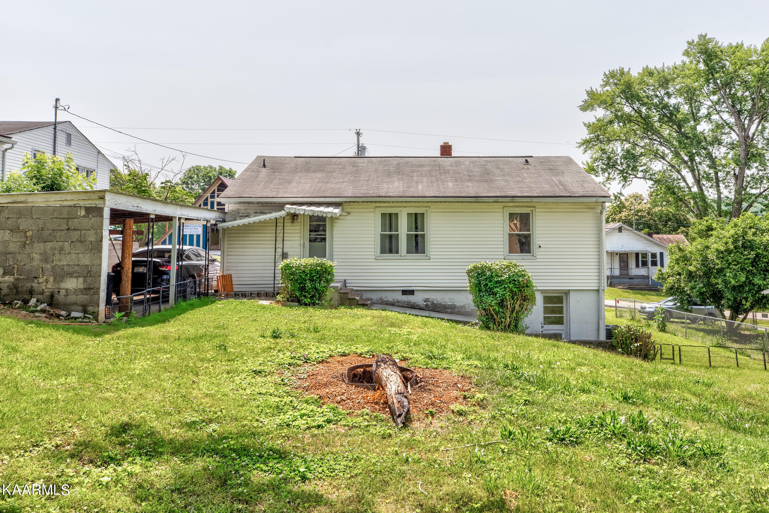 1114 W Walden St, LaFollette