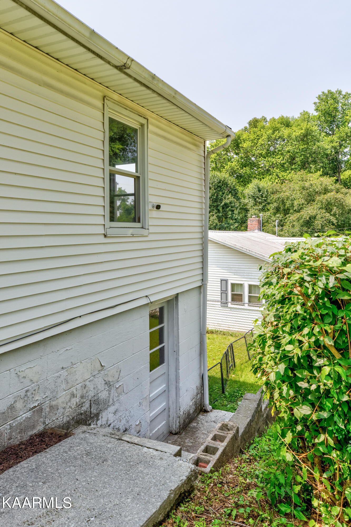 1114 W Walden St, LaFollette