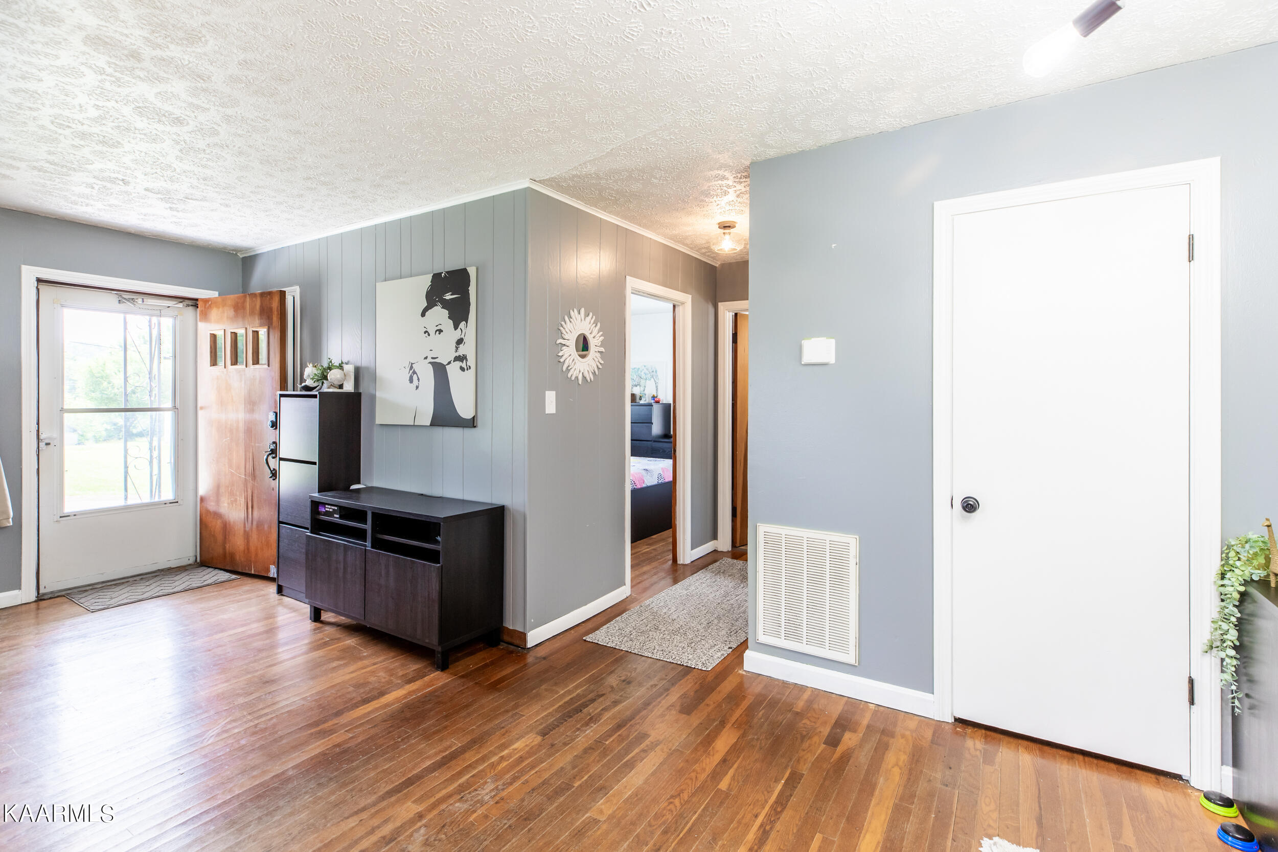 1114 W Walden St, LaFollette