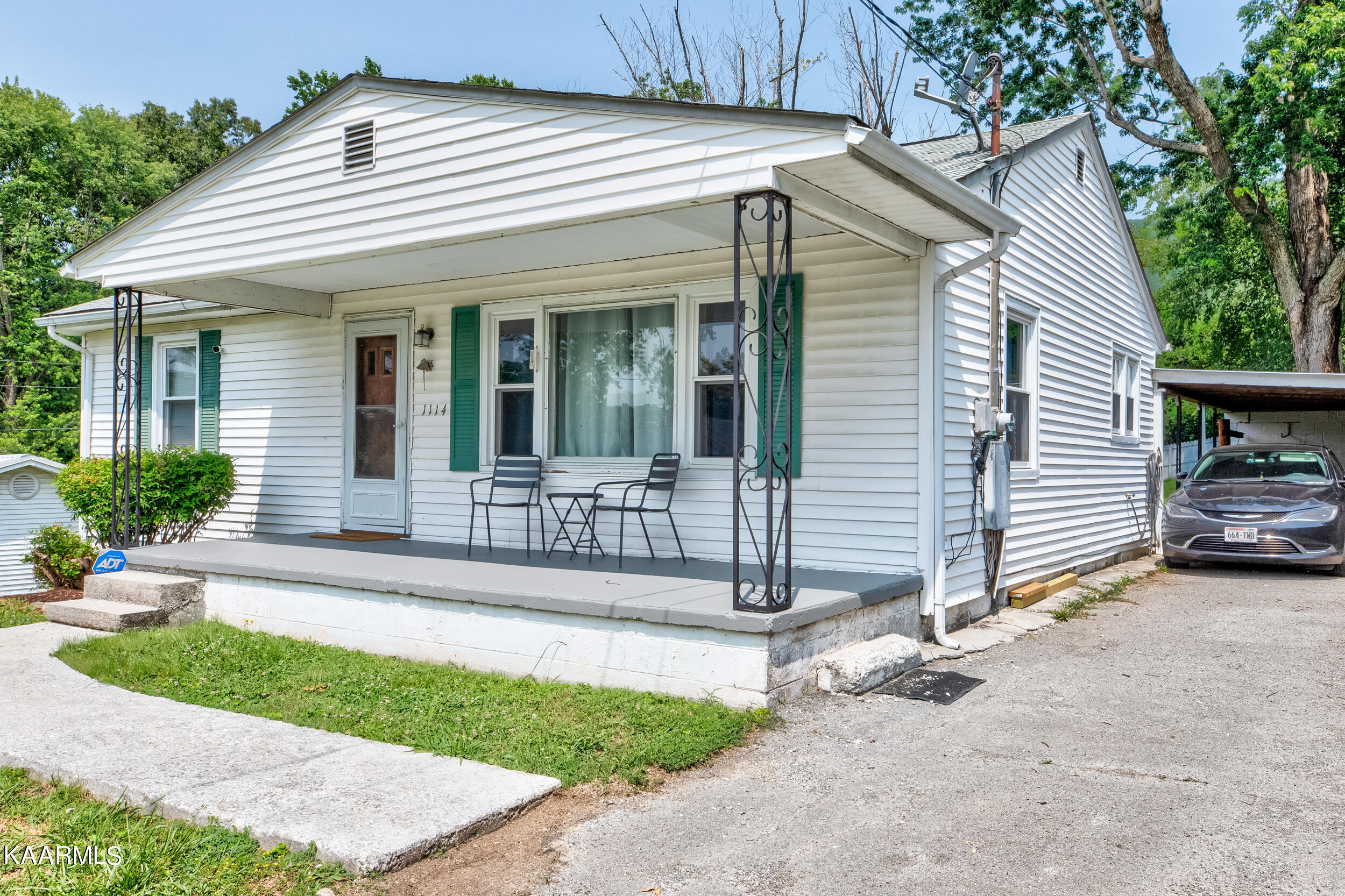 1114 W Walden St, LaFollette