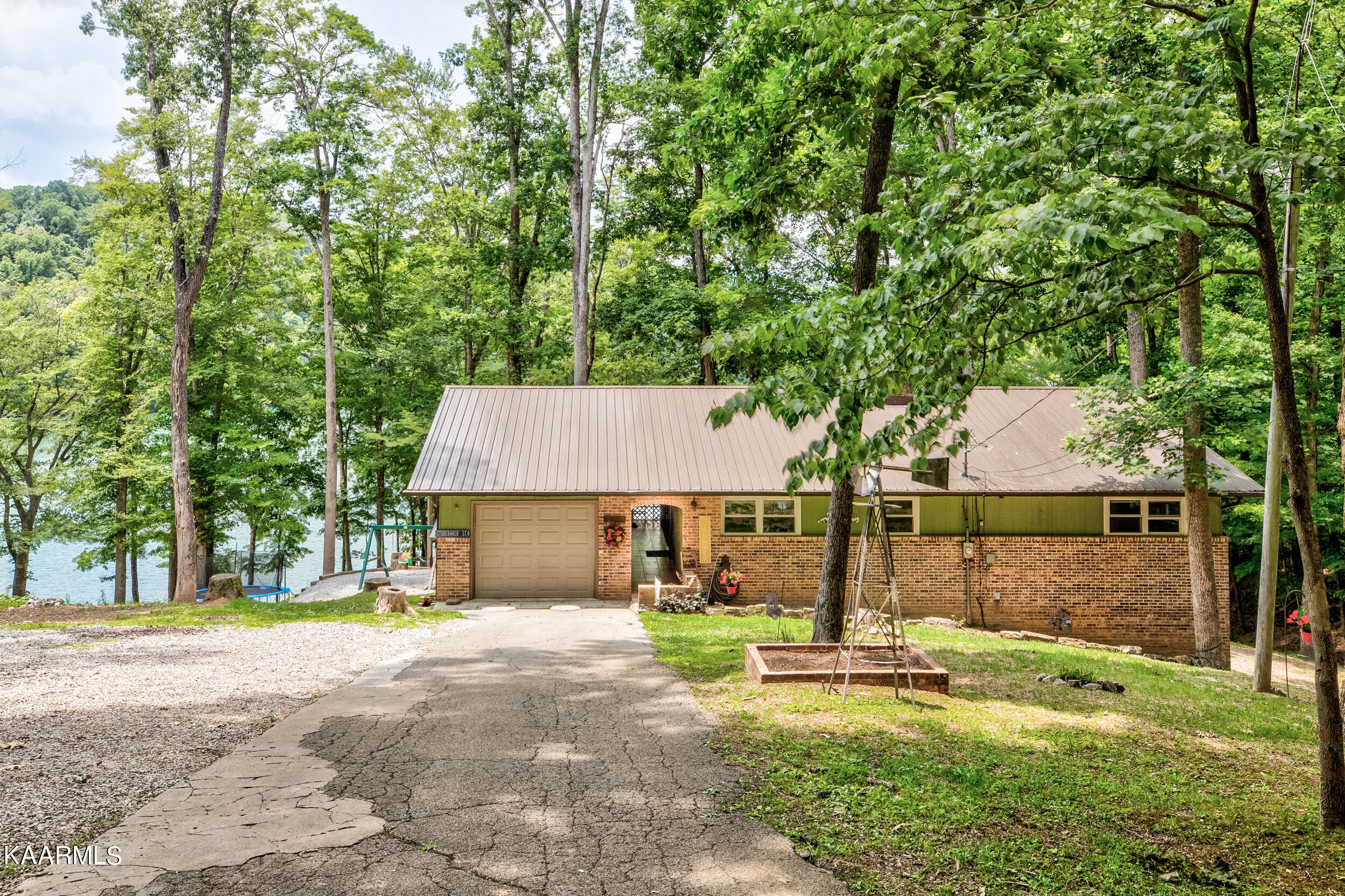 124 Dunrovin Lane