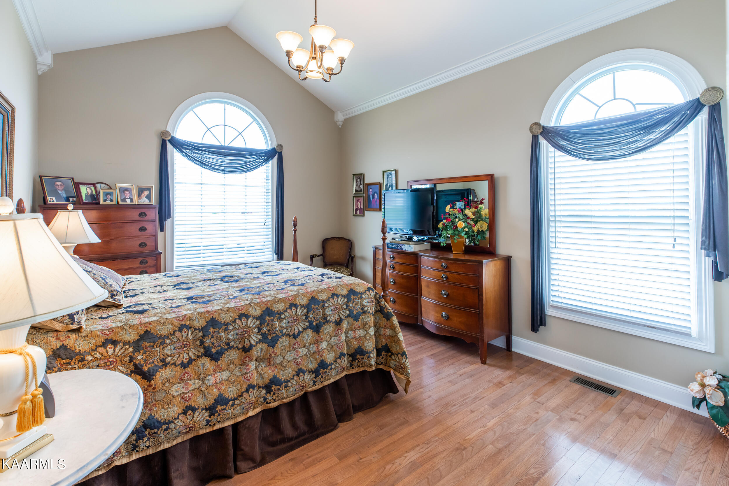 111 Colonial Heights, LaFollette