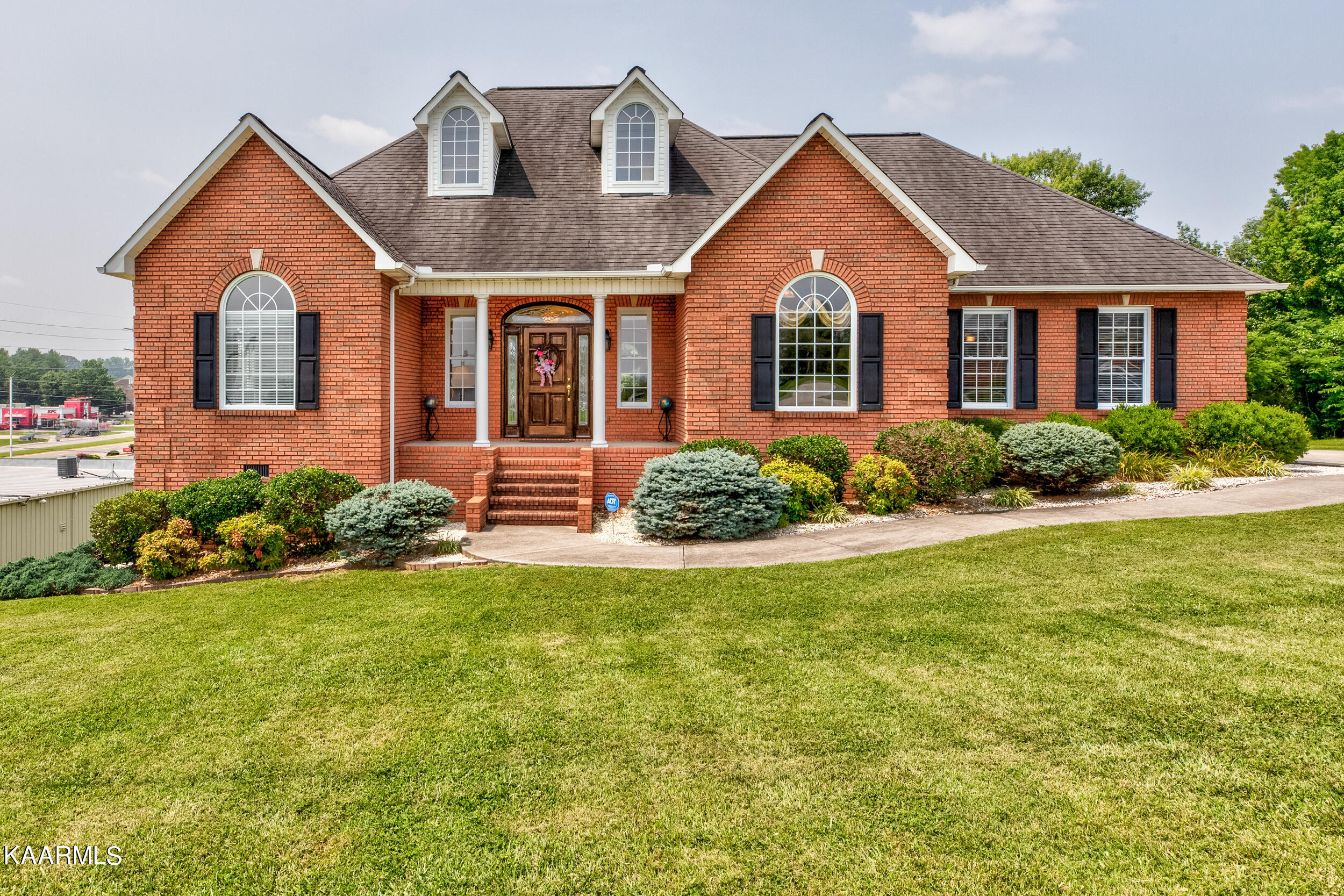 111 Colonial Heights, LaFollette