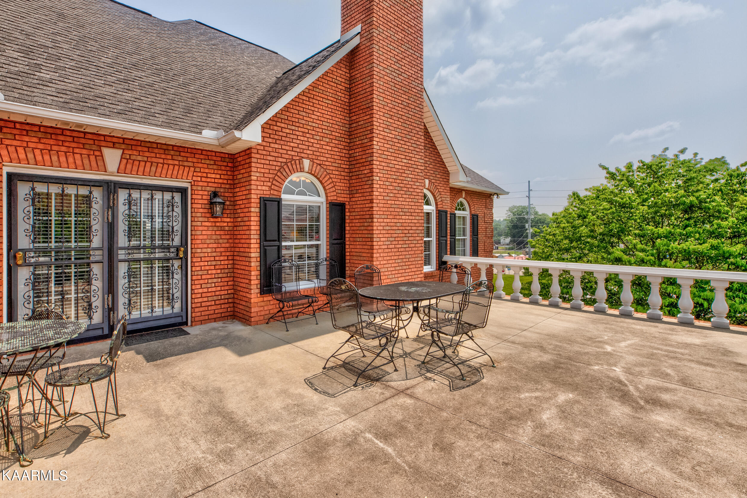 111 Colonial Heights, LaFollette