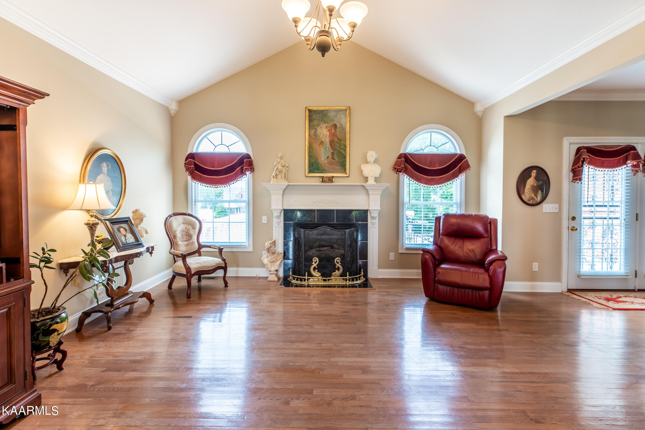 111 Colonial Heights, LaFollette