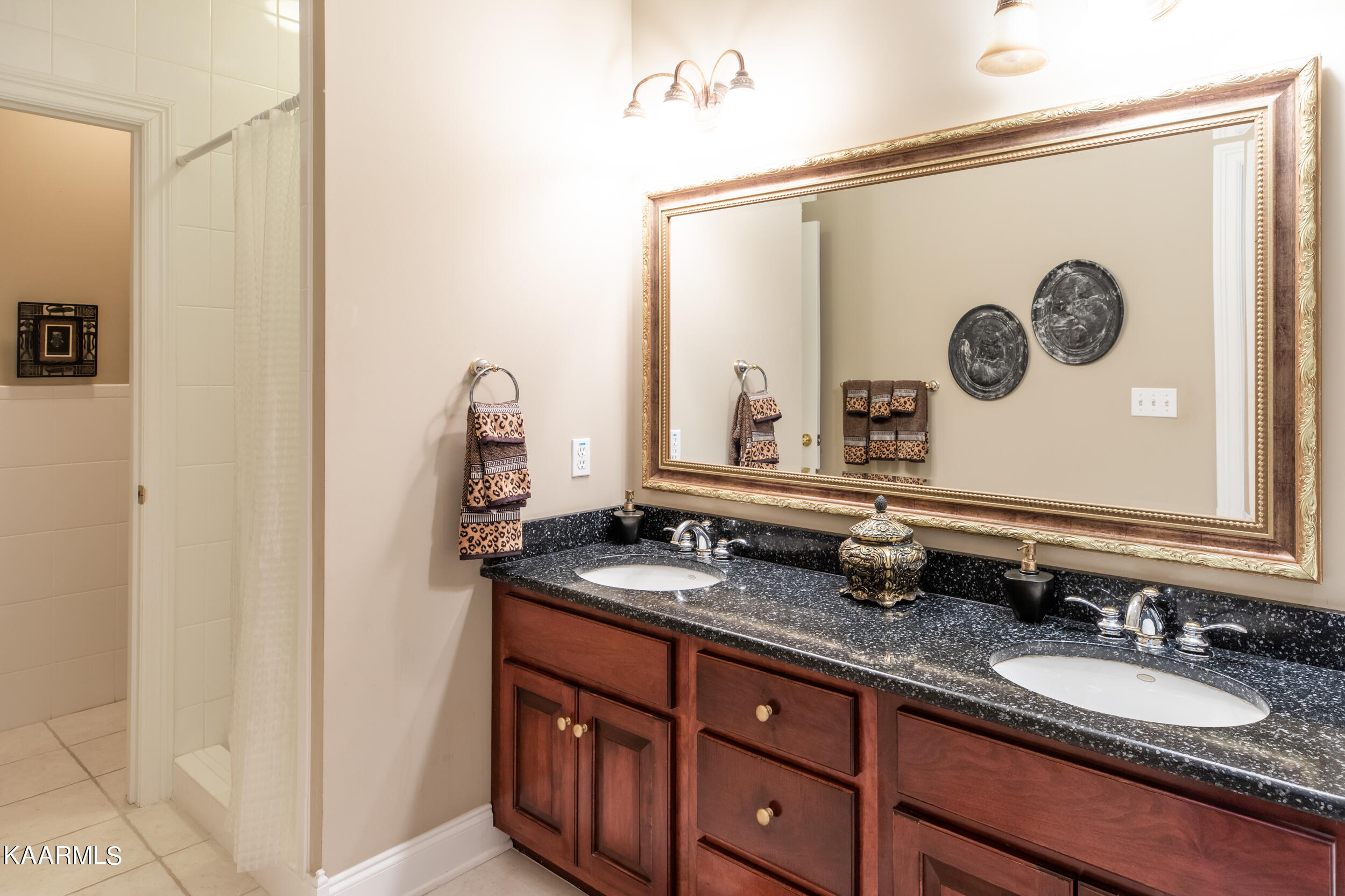 111 Colonial Heights, LaFollette