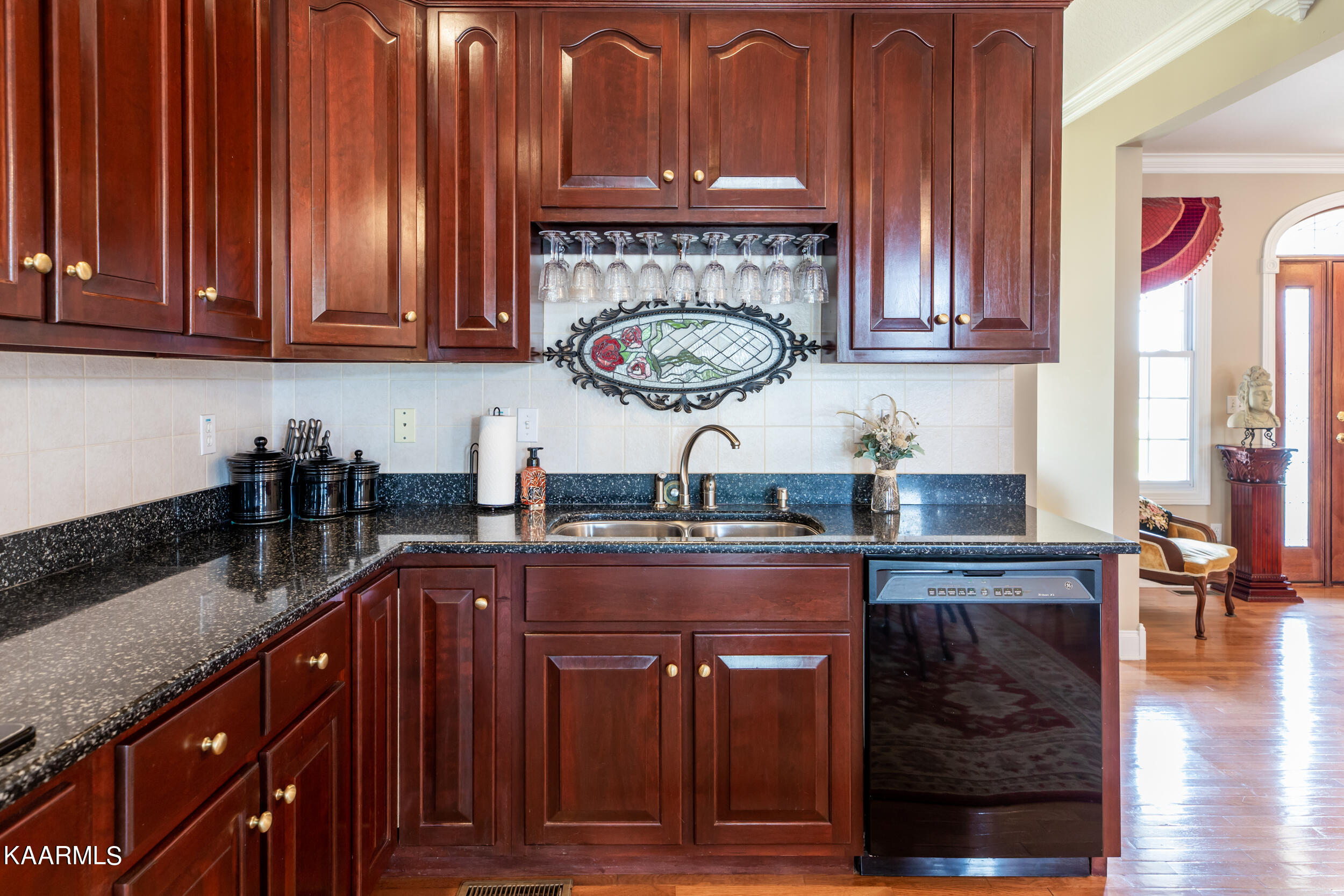 111 Colonial Heights, LaFollette