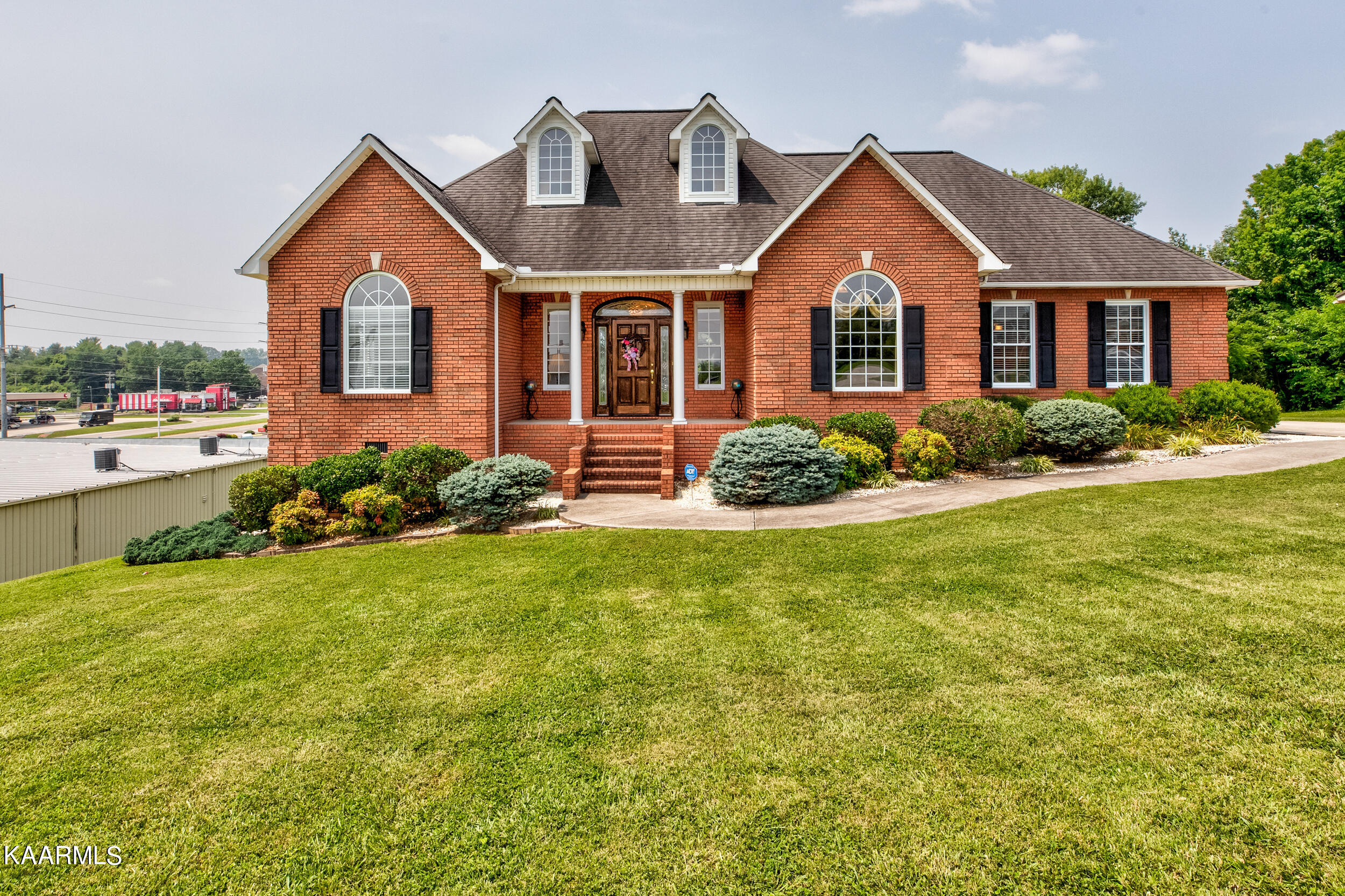 111 Colonial Heights, LaFollette