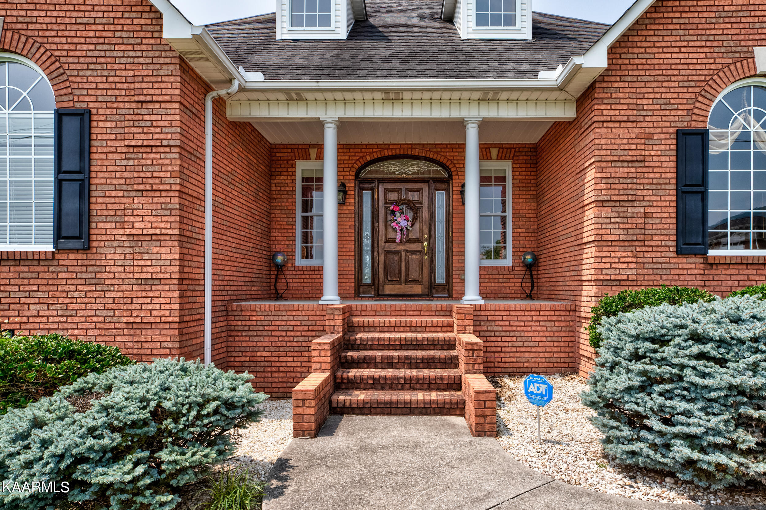 111 Colonial Heights, LaFollette