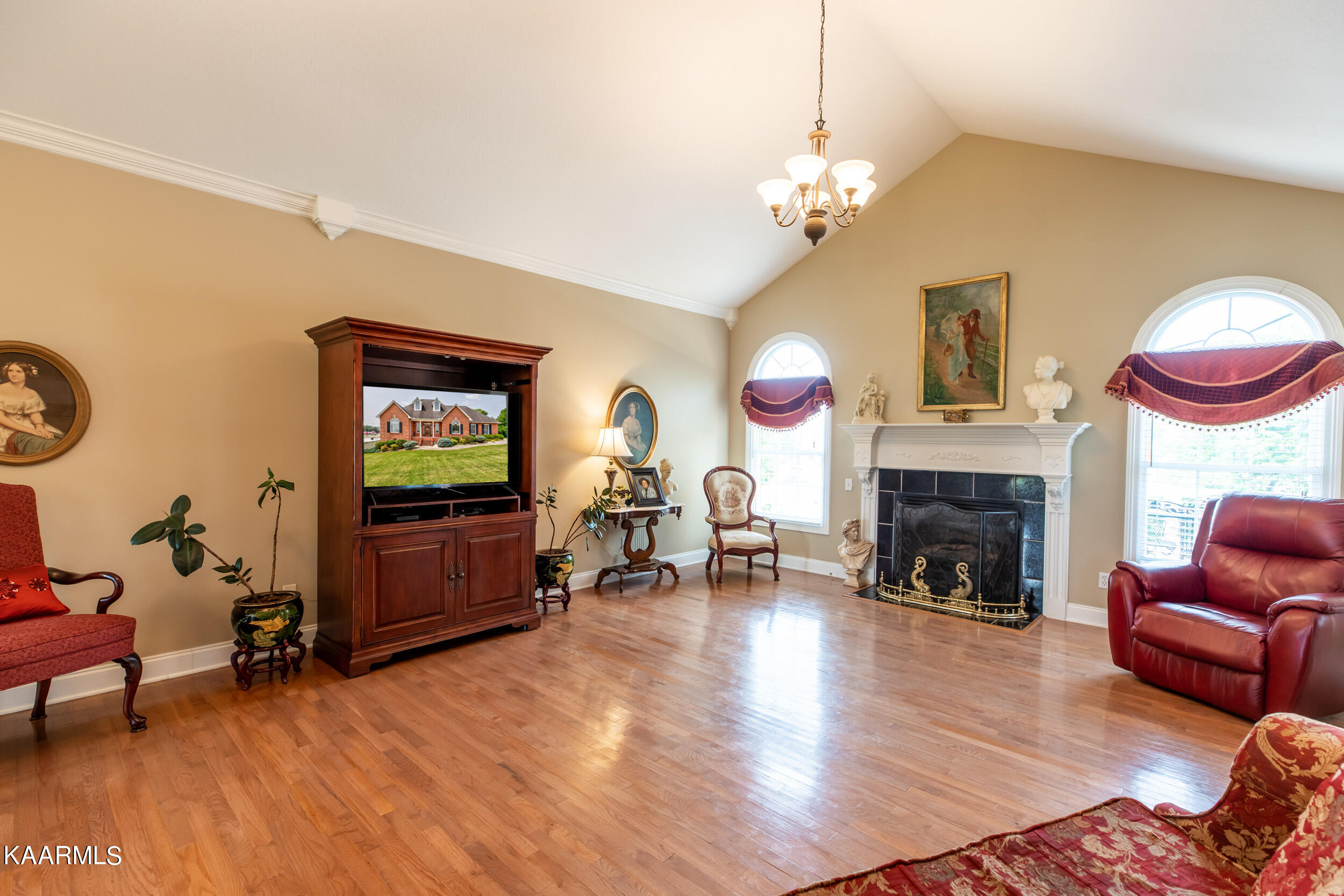 111 Colonial Heights, LaFollette