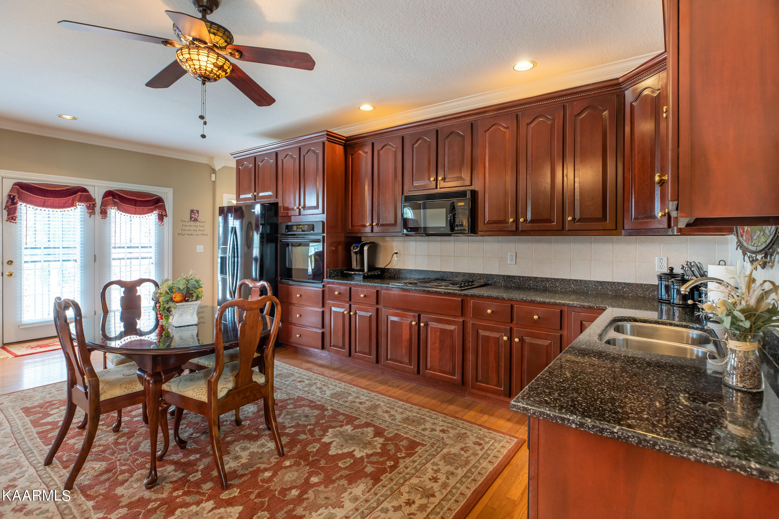 111 Colonial Heights, LaFollette