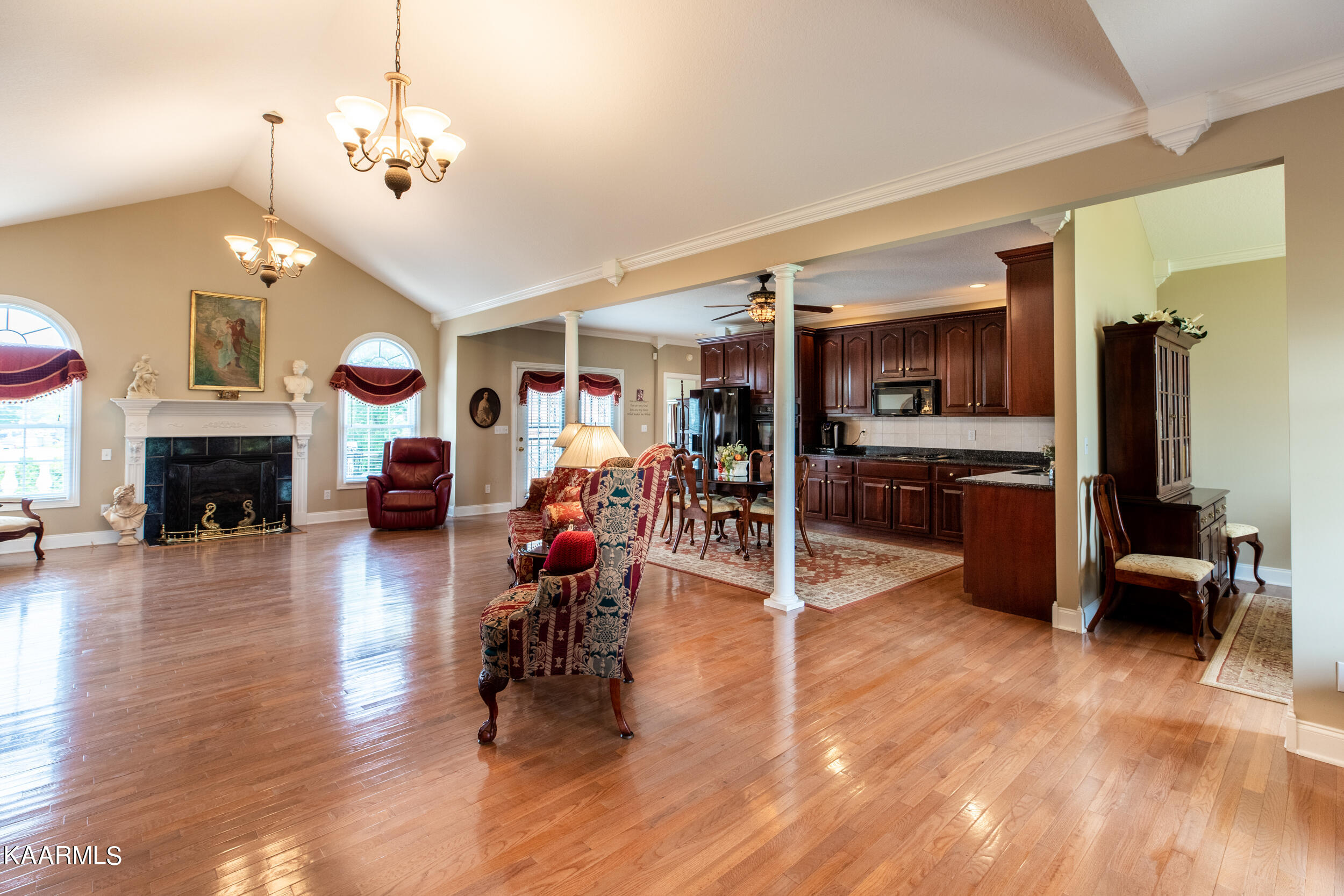 111 Colonial Heights, LaFollette