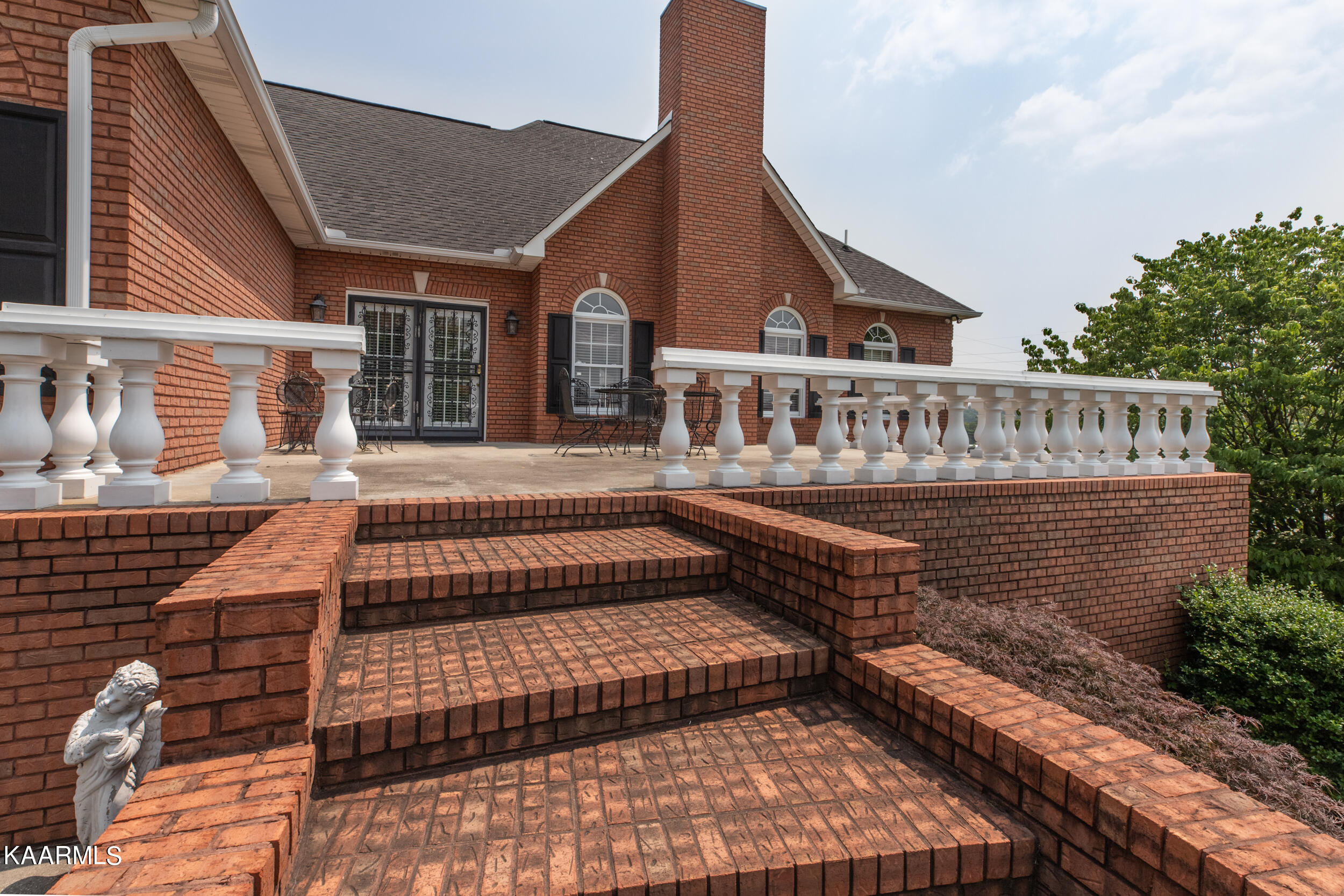 111 Colonial Heights, LaFollette