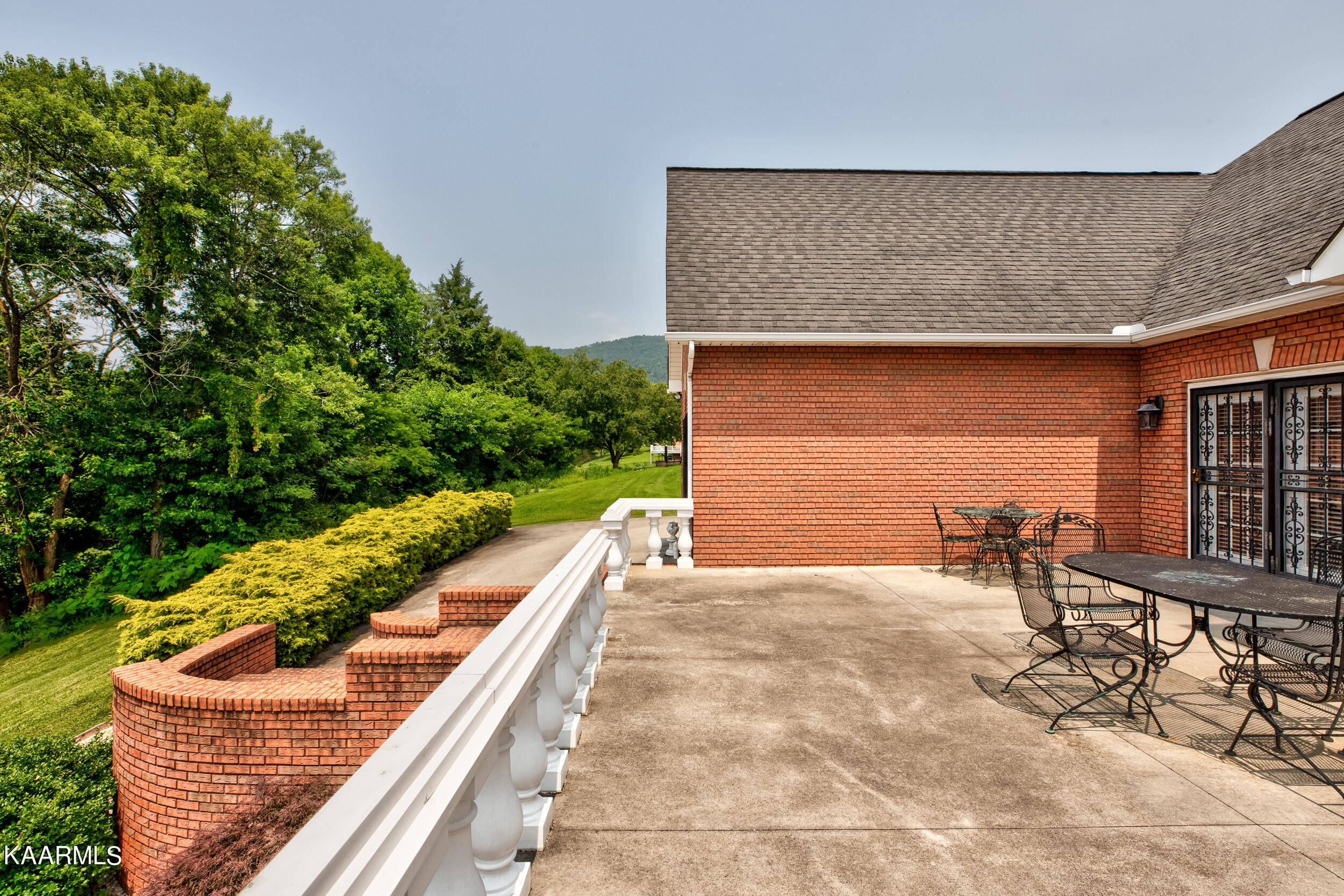 111 Colonial Heights, LaFollette