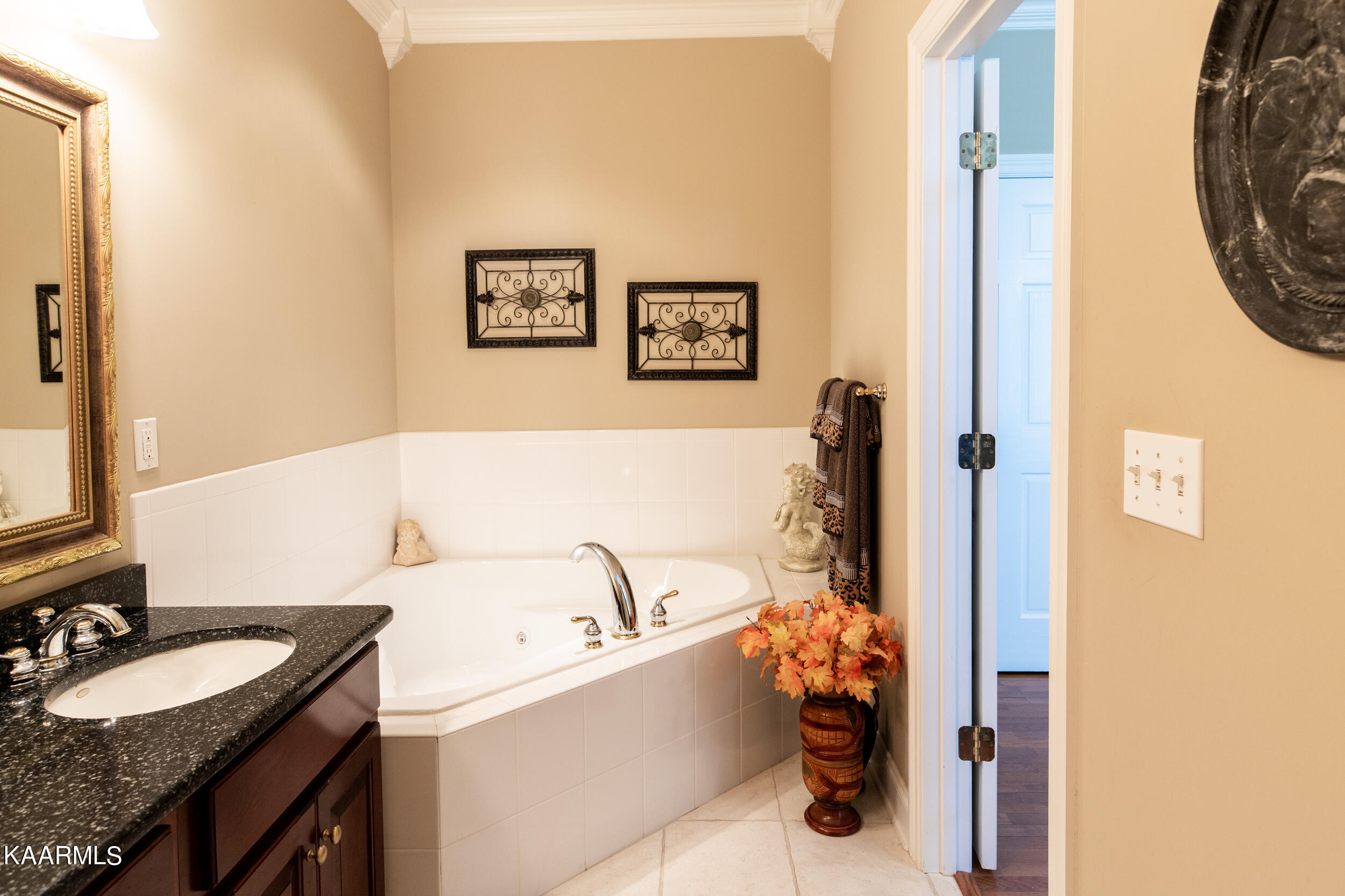 111 Colonial Heights, LaFollette