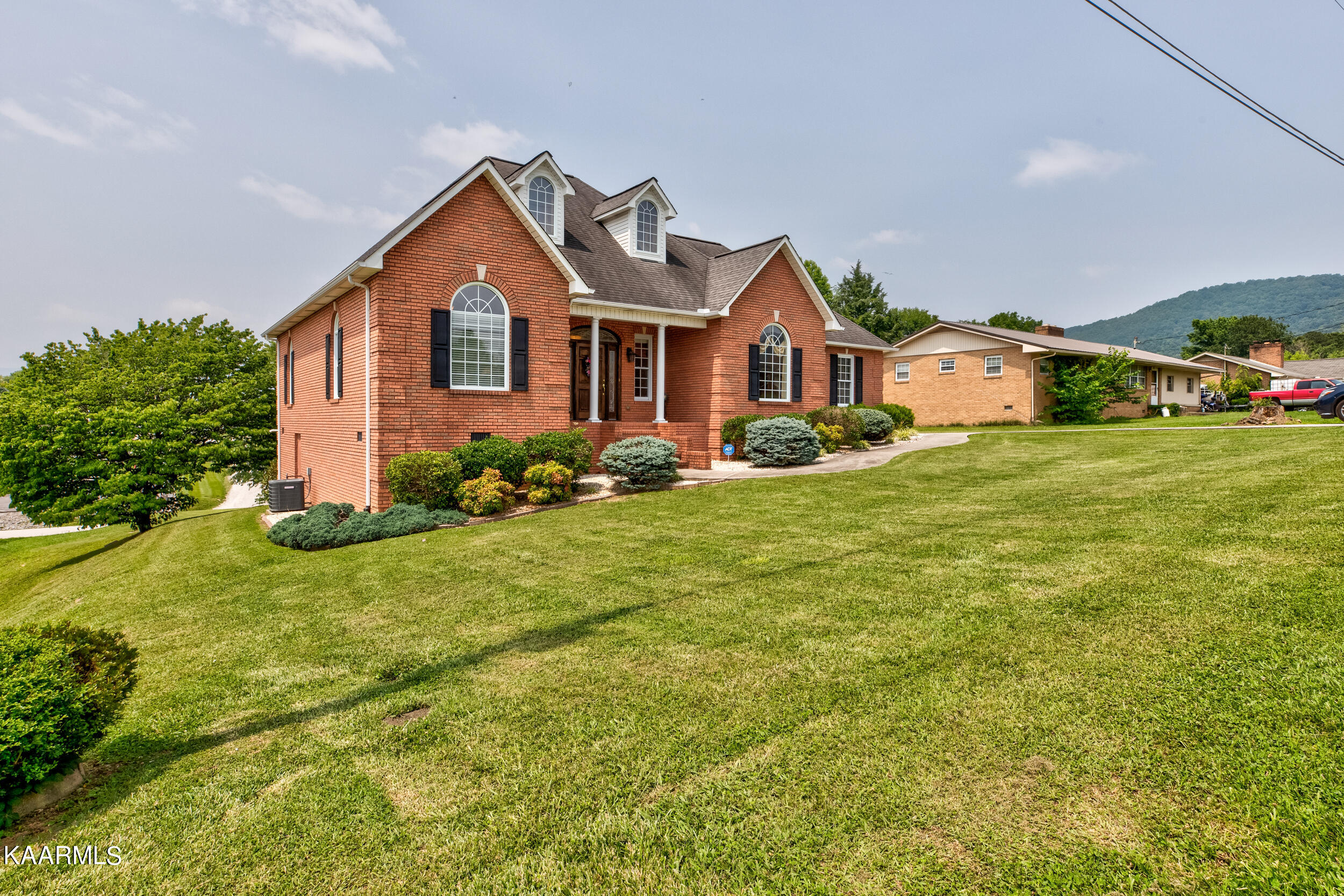 111 Colonial Heights, LaFollette