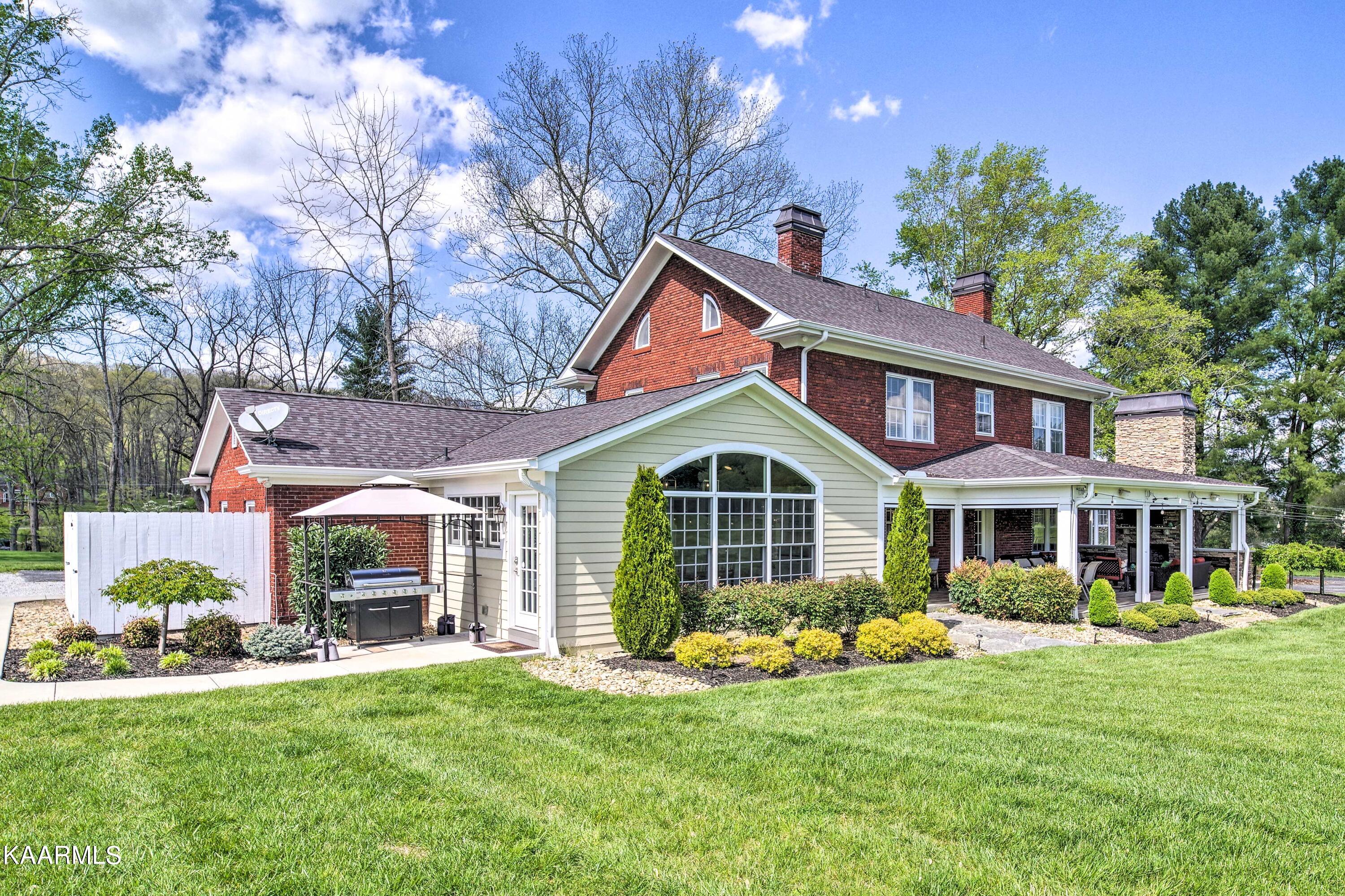 1120 E Elm St, LaFollette