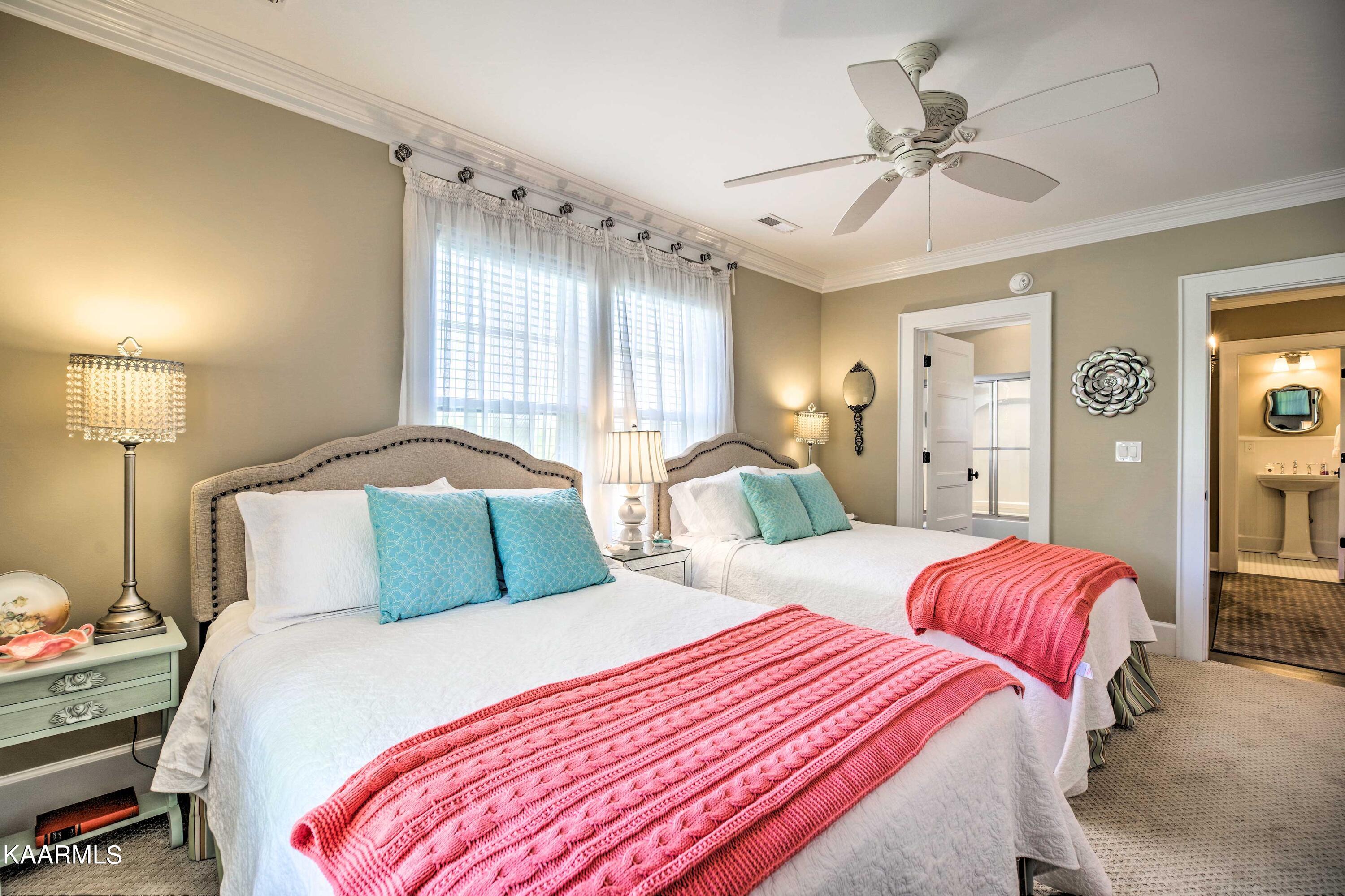 1120 E Elm St, LaFollette